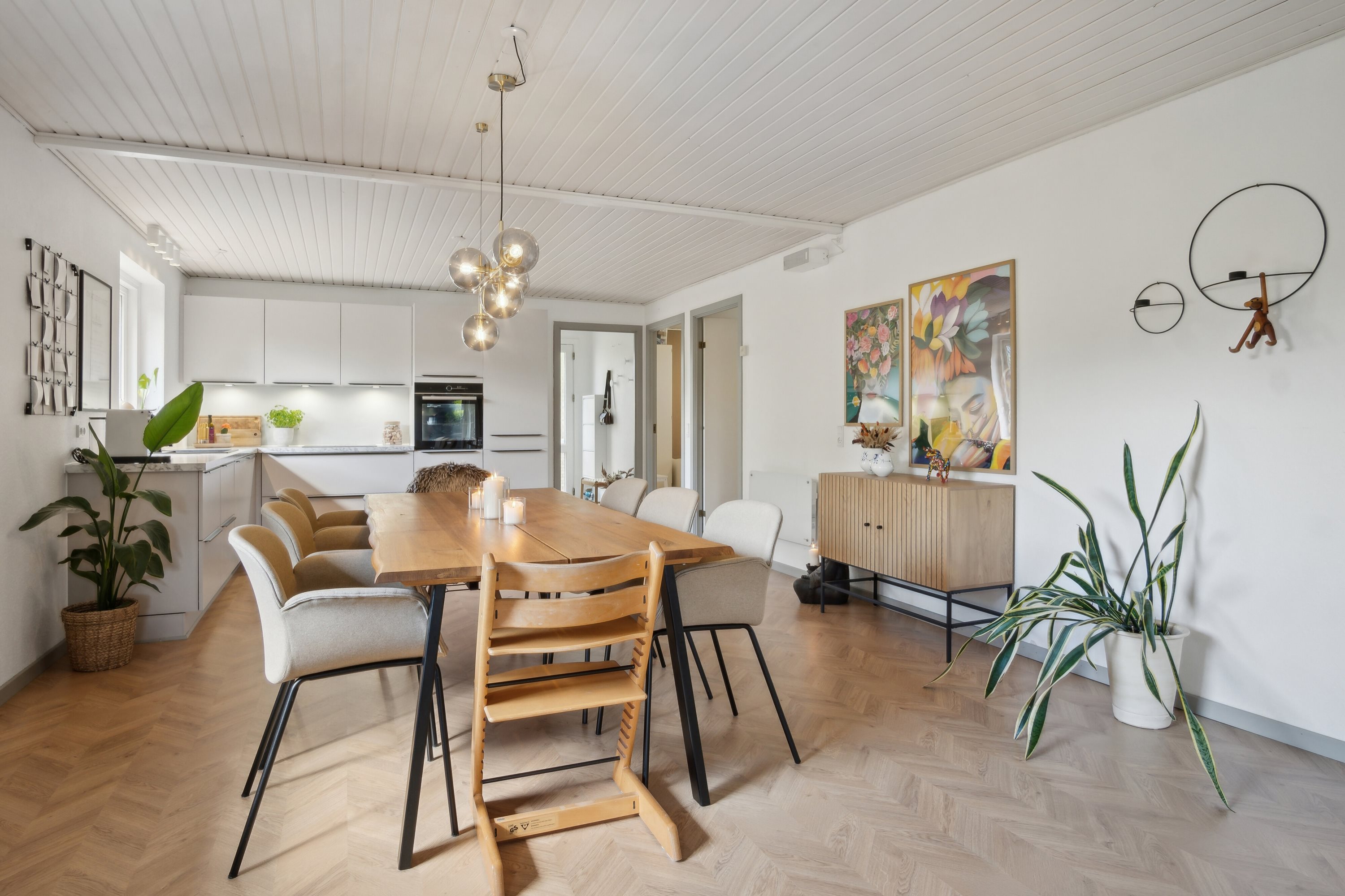 Fremhævet køkken/alrum/stue billede i fuldskærmstilstand. Billede af Bøgvadvej 40, 6040 Egtved