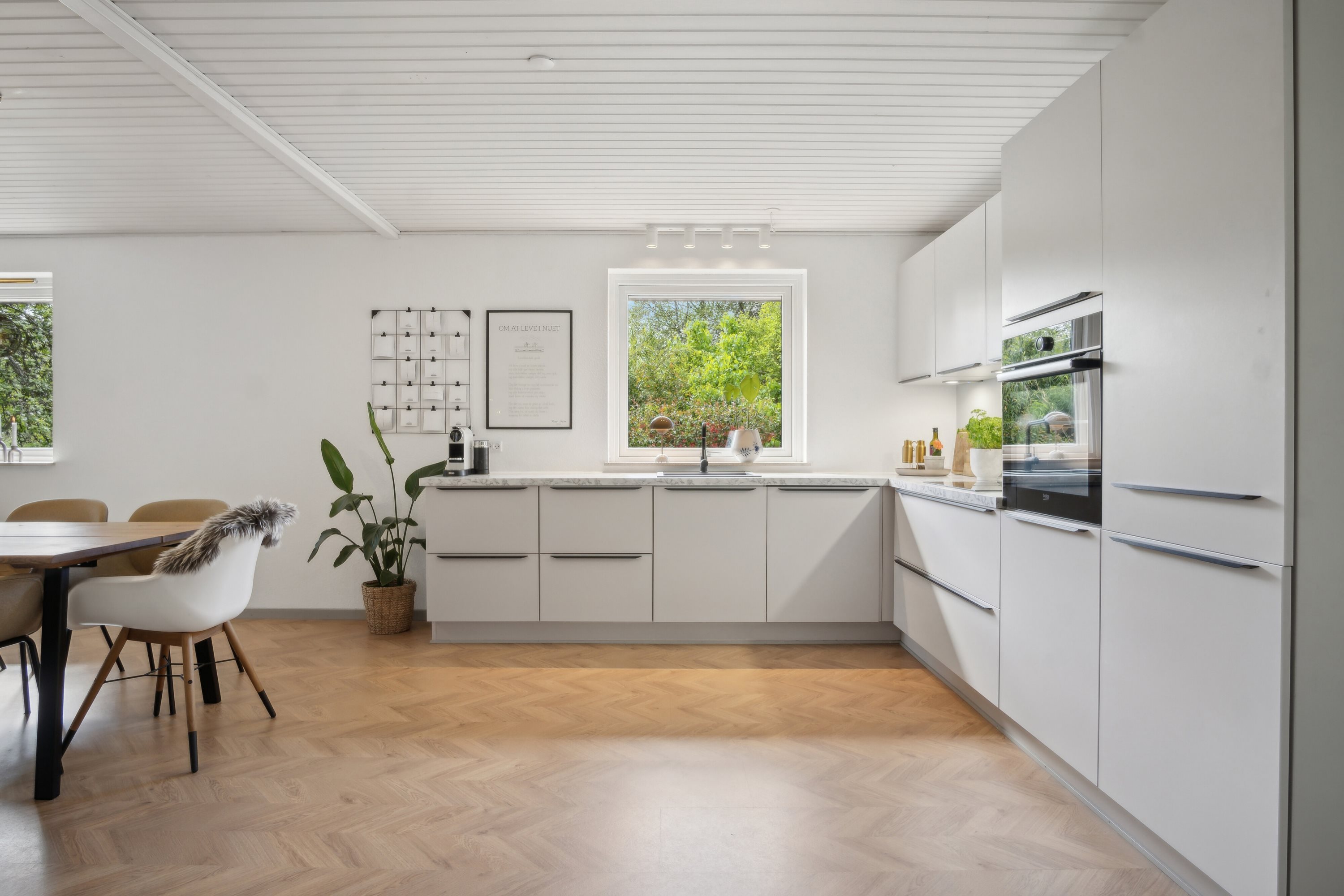 Fremhævet køkken/alrum/stue billede i fuldskærmstilstand. Billede af Bøgvadvej 40, 6040 Egtved