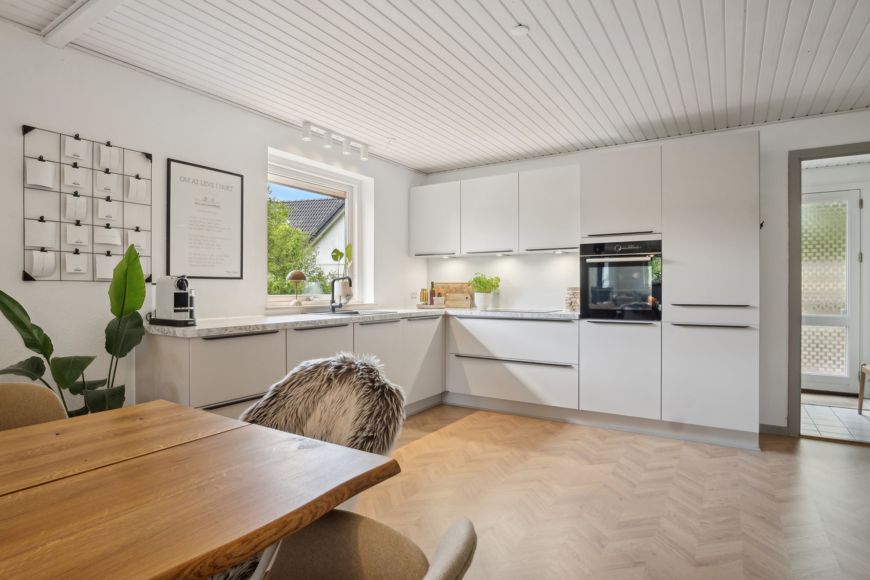 Fremhævet køkken/alrum/stue billede i fuldskærmstilstand. Billede af Bøgvadvej 40, 6040 Egtved