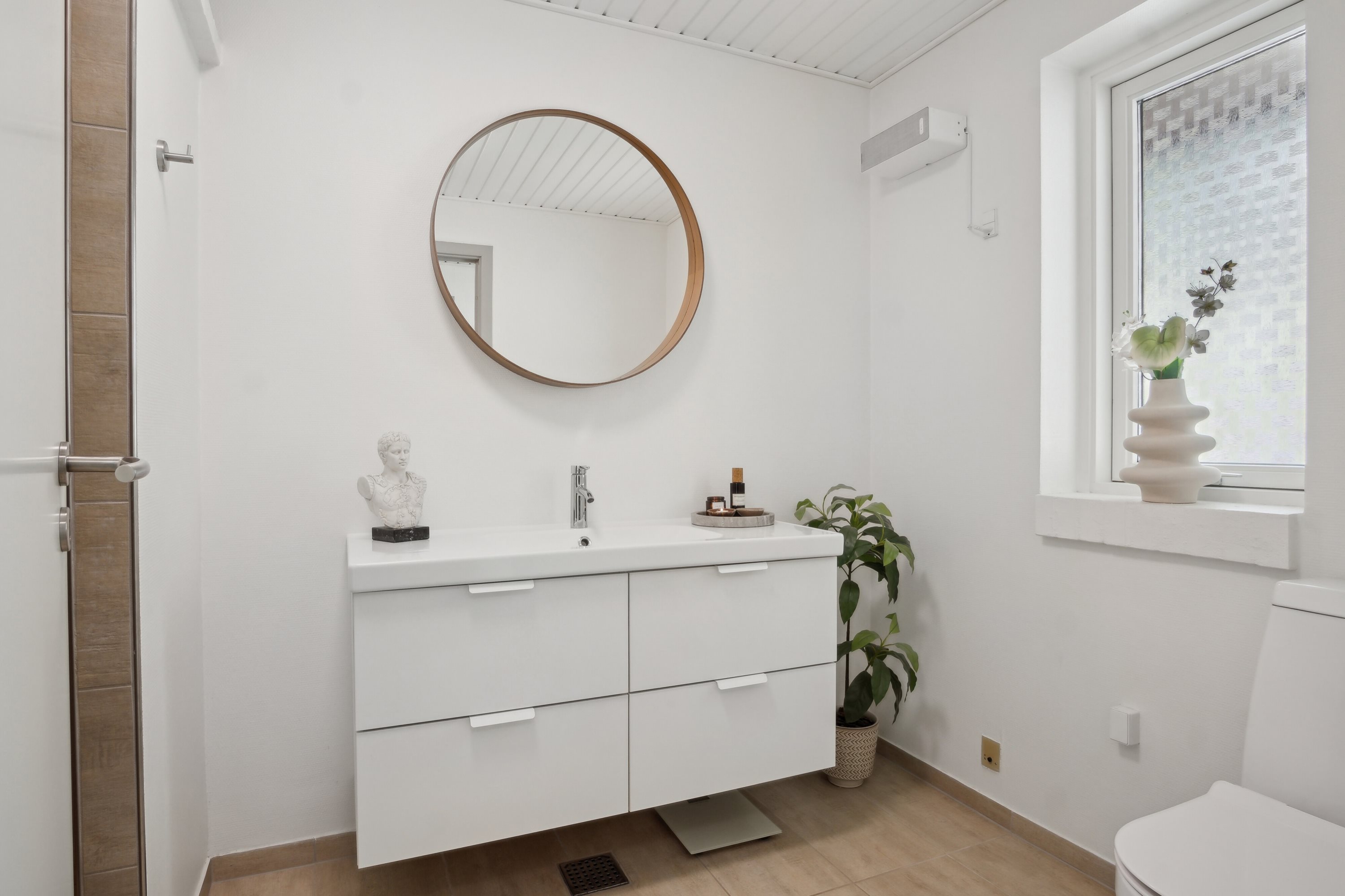 Fremhævet badeværelse billede i fuldskærmstilstand. Billede af Bøgvadvej 40, 6040 Egtved