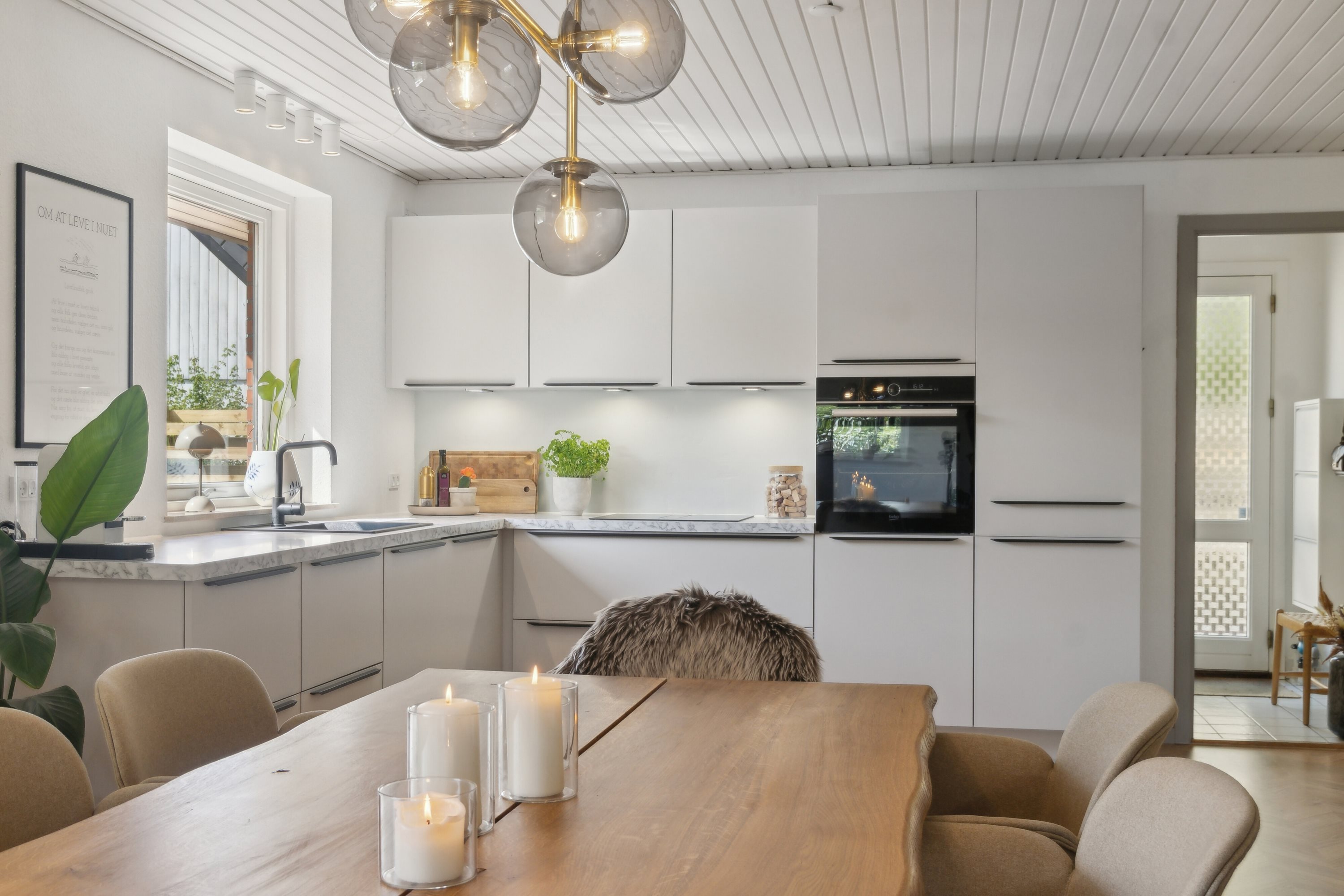 Fremhævet køkken/alrum/stue billede i fuldskærmstilstand. Billede af Bøgvadvej 40, 6040 Egtved