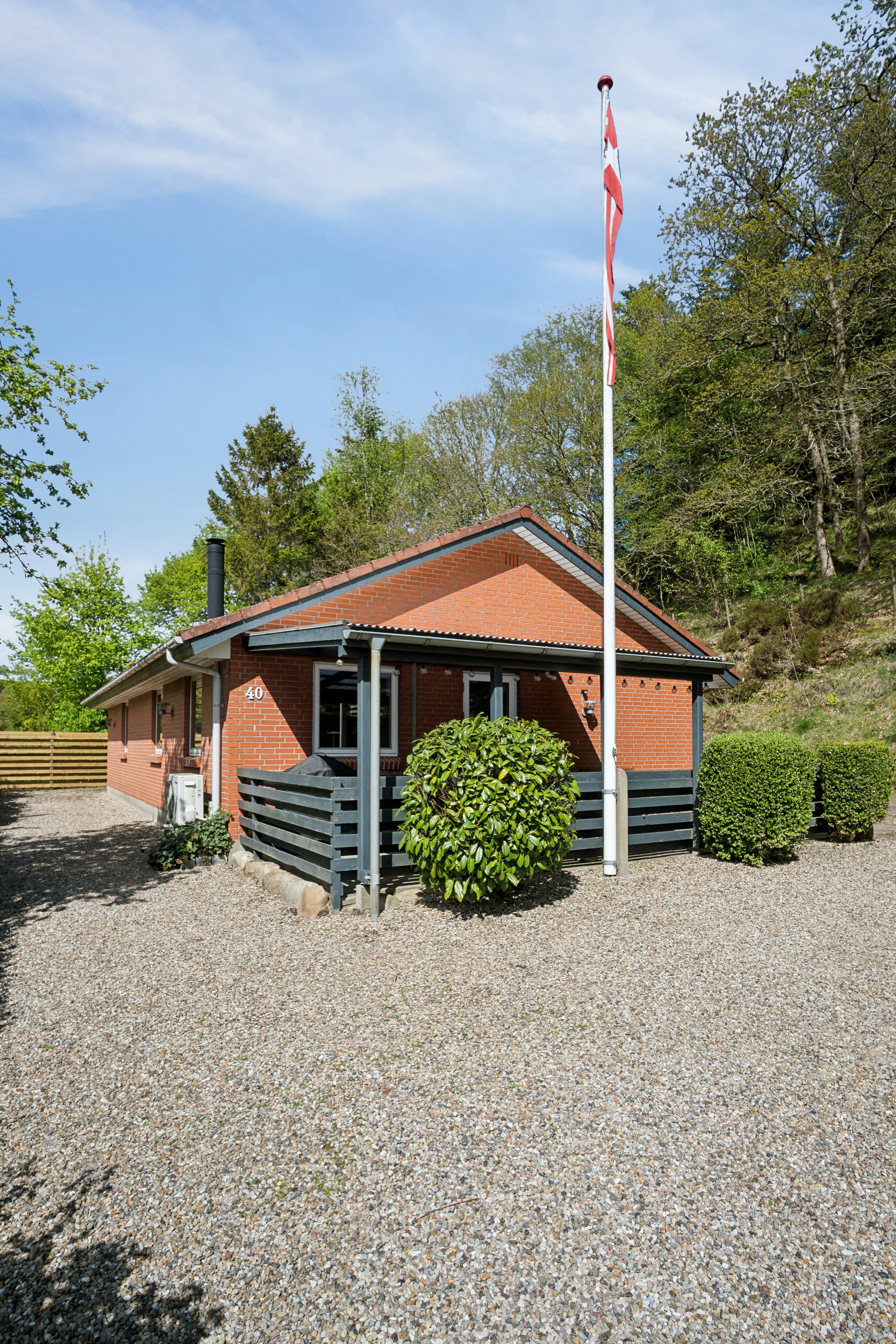 Fremhævet set fra vejen billede i fuldskærmstilstand. Billede af Bøgvadvej 40, 6040 Egtved