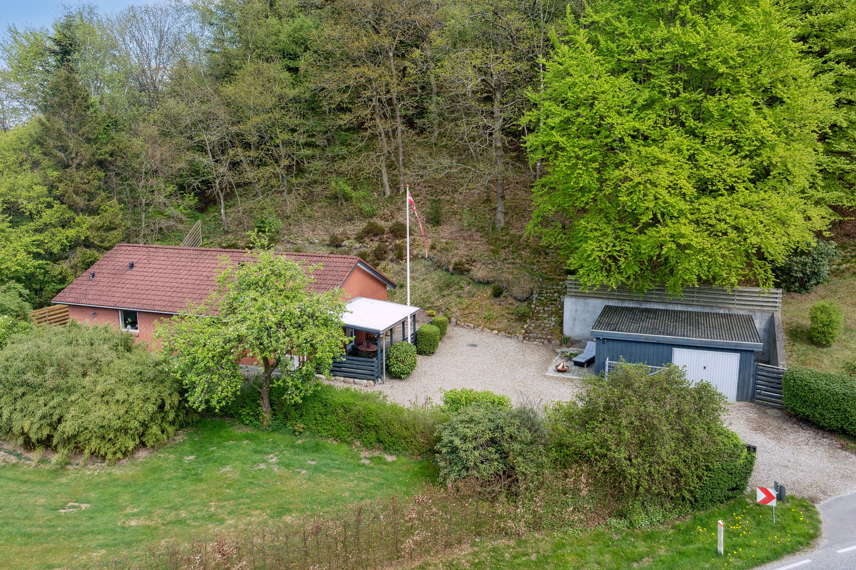 Fremhævet set fra vejen billede i fuldskærmstilstand. Billede af Bøgvadvej 40, 6040 Egtved