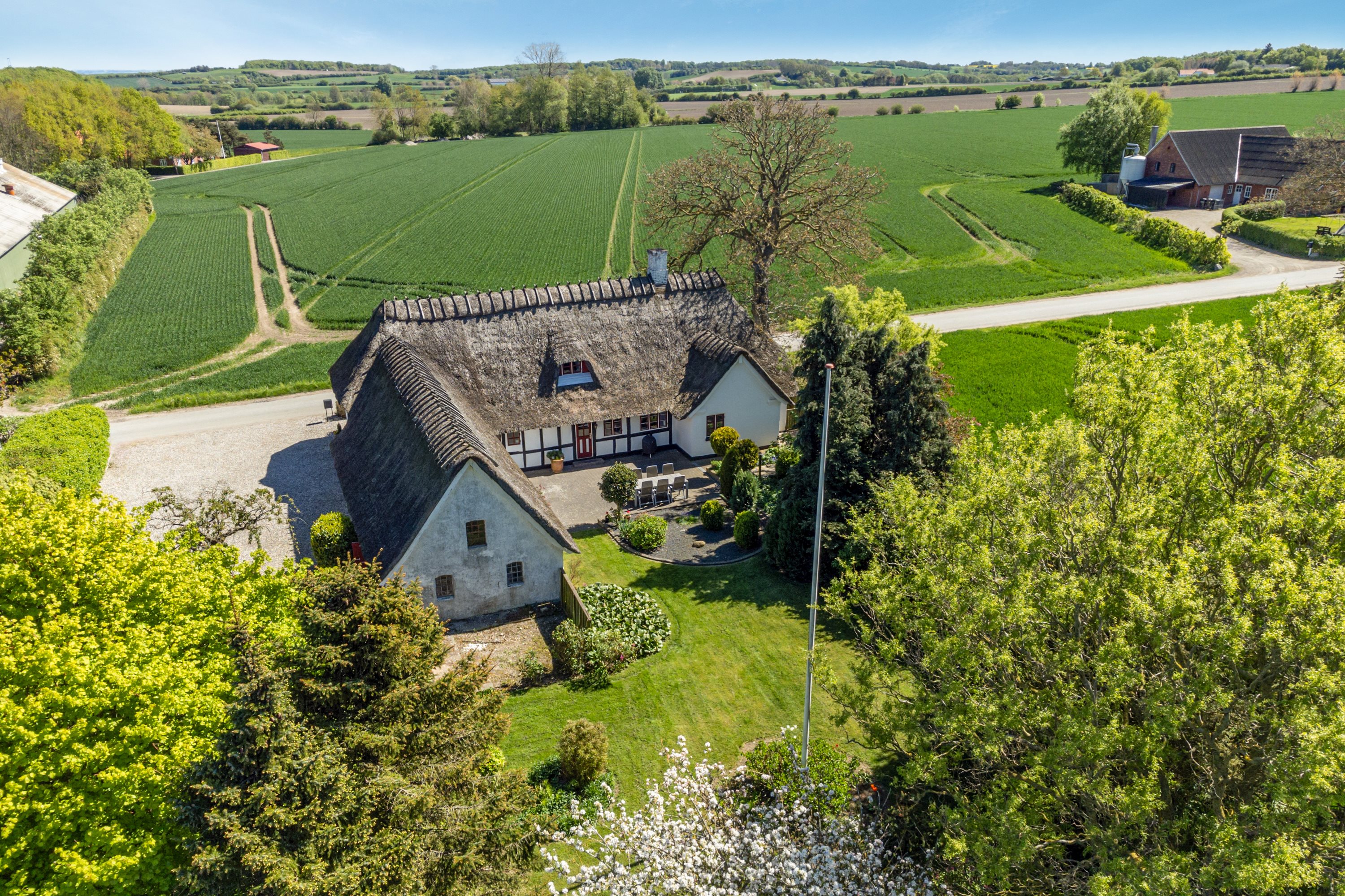 Miniaturebillede 1: luftfoto. Billede af Sentvedvej 24, Sentved, 5853 Ørbæk