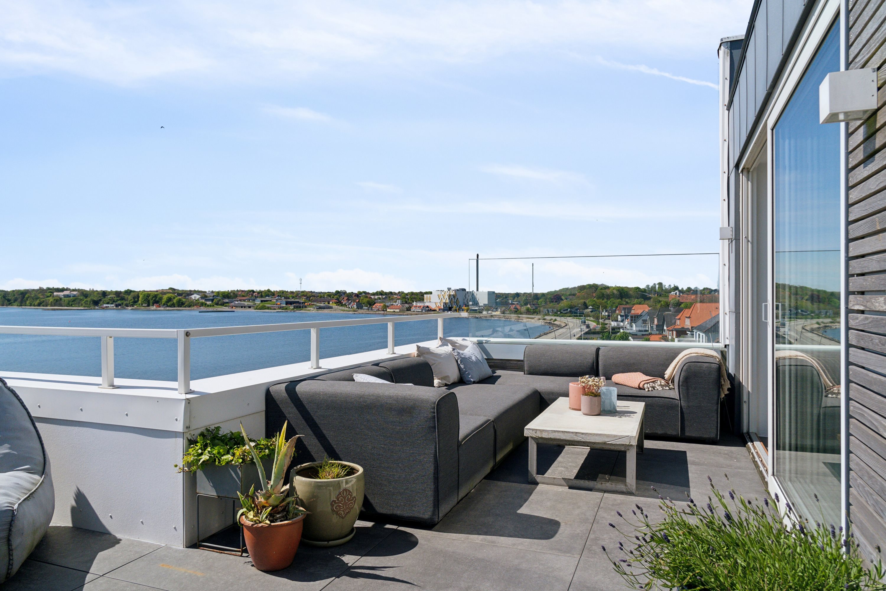 Fremhævet altan billede i fuldskærmstilstand. Billede af Dragsbækvej 23E, 1., 7700 Thisted