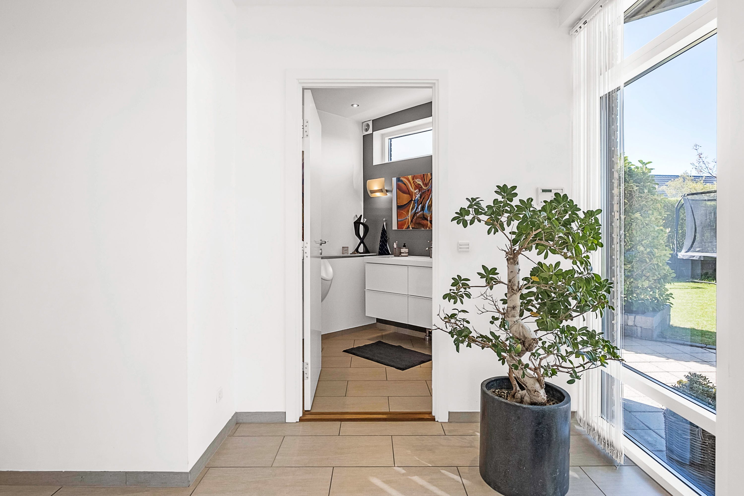 Fremhævet gang billede i fuldskærmstilstand. Billede af Asmusgårdsvej 38, 8520 Lystrup