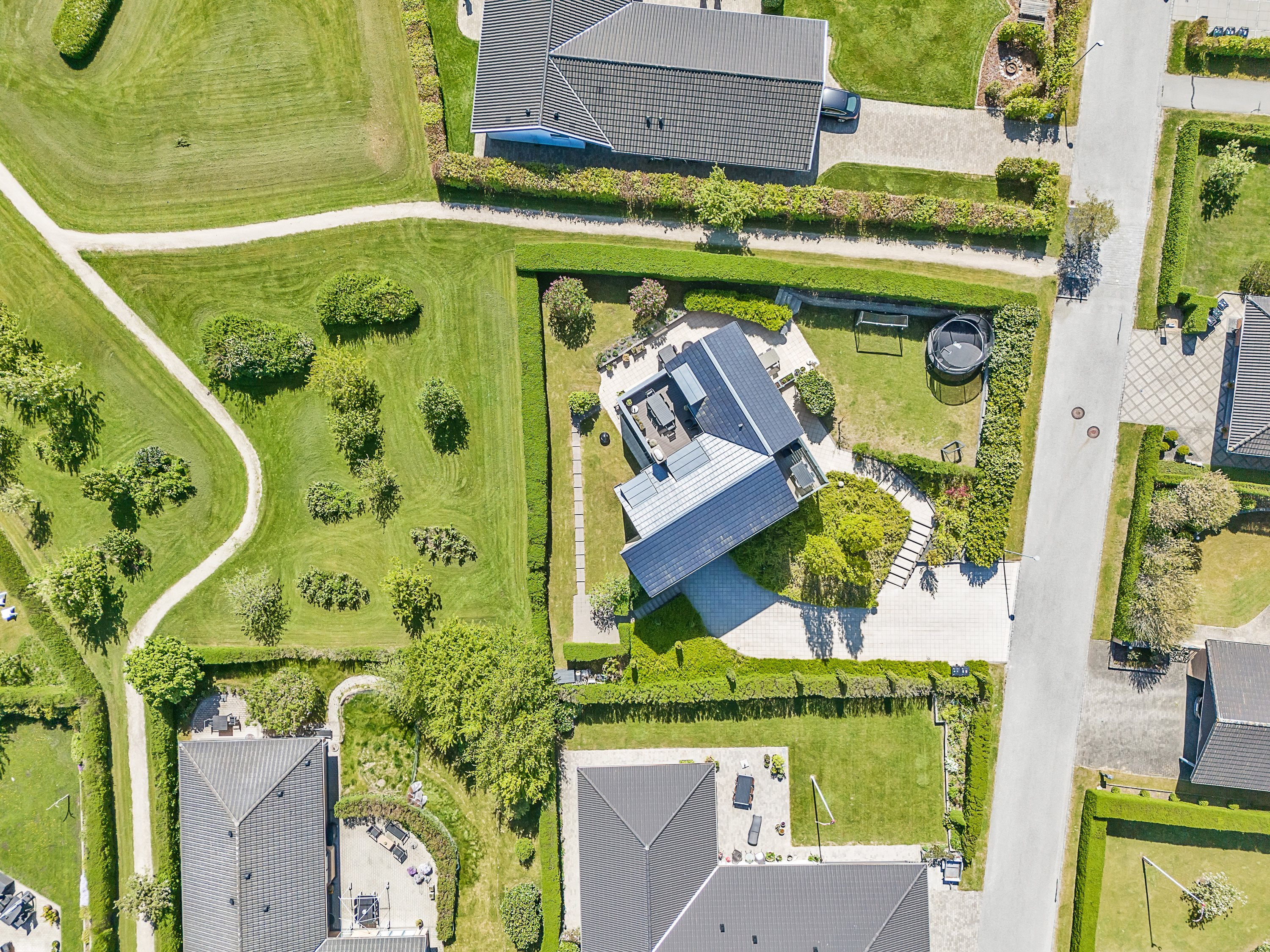 Fremhævet luftfoto billede i fuldskærmstilstand. Billede af Asmusgårdsvej 38, 8520 Lystrup