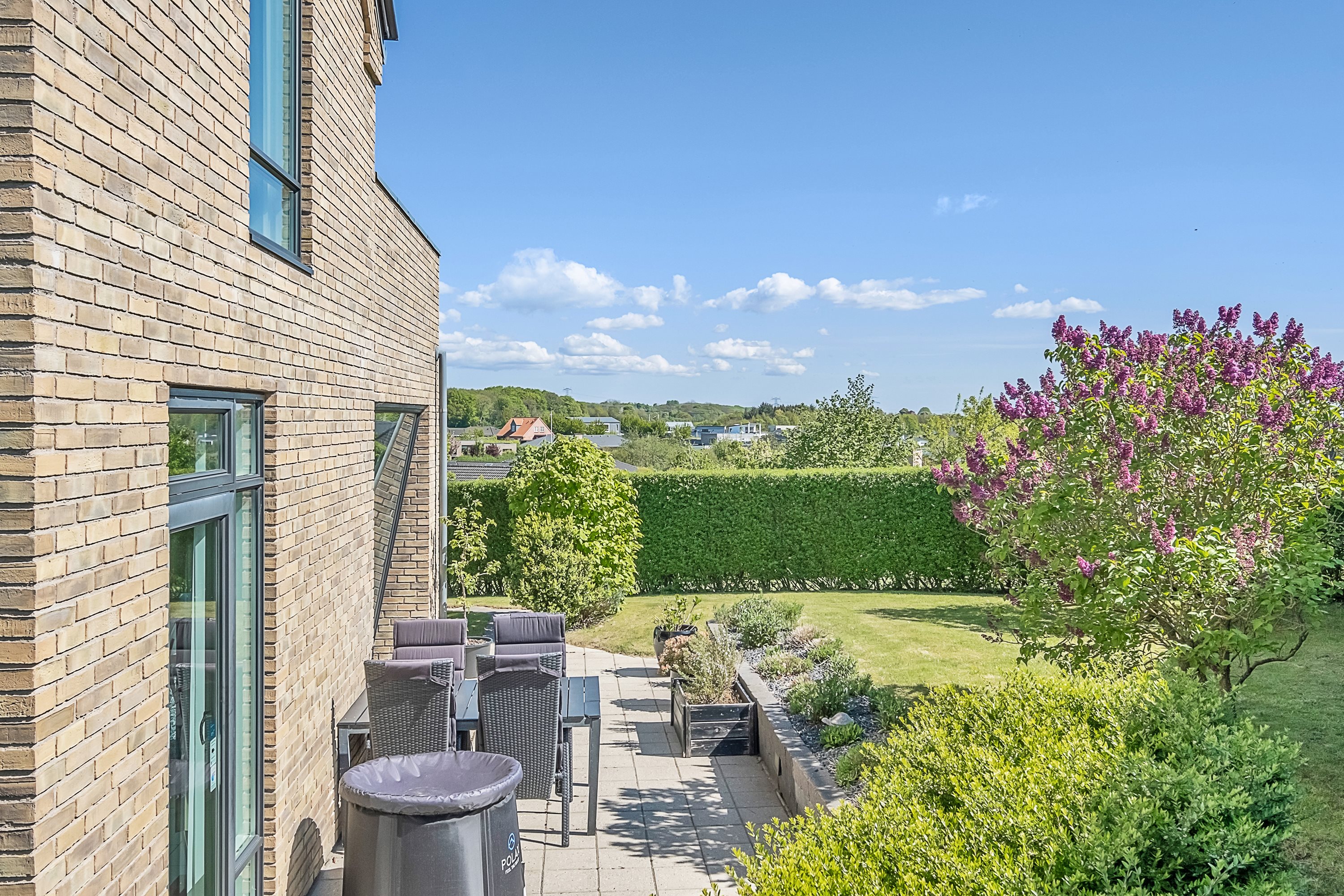 Fremhævet terrasse billede i fuldskærmstilstand. Billede af Asmusgårdsvej 38, 8520 Lystrup