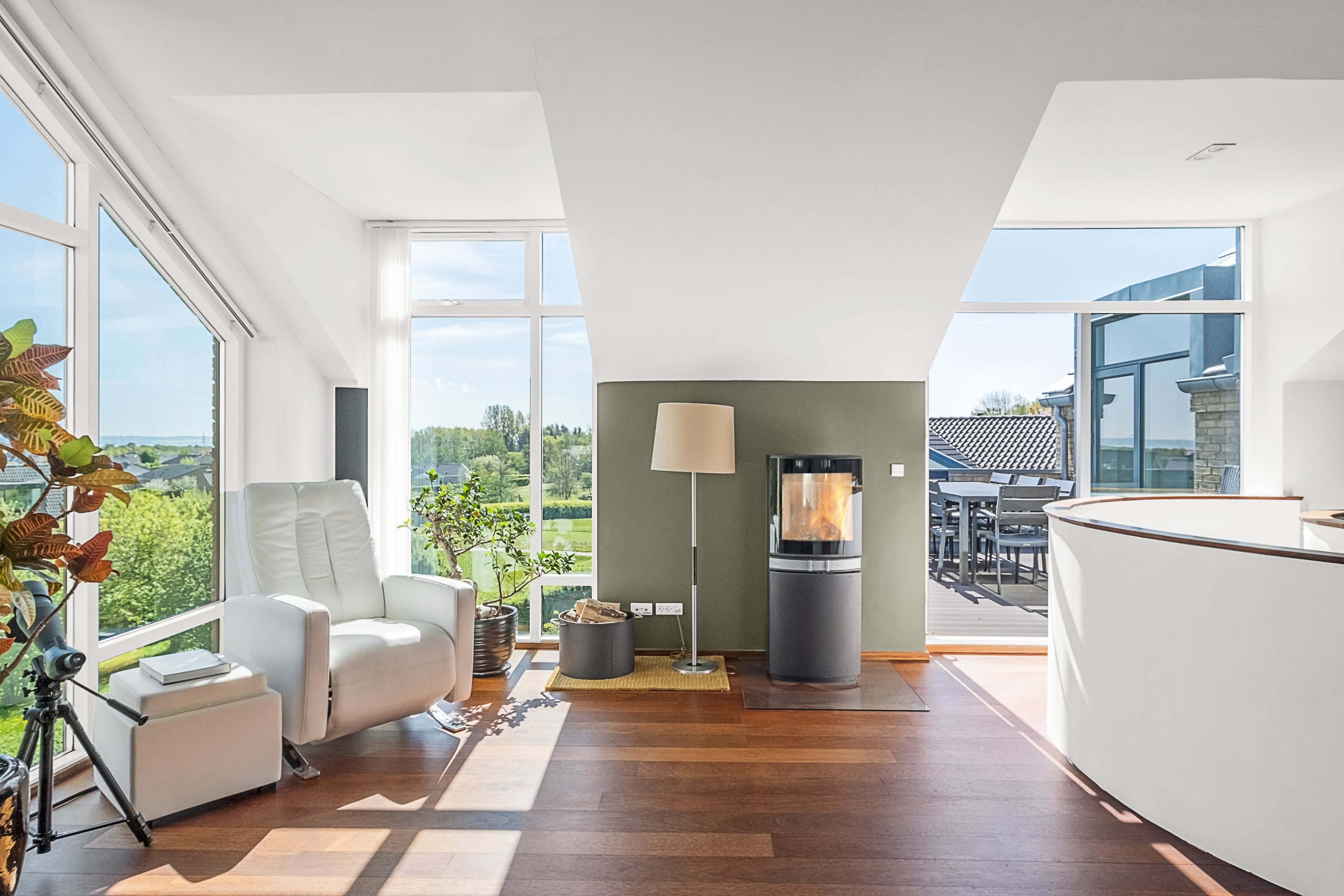 Fremhævet stue billede i fuldskærmstilstand. Billede af Asmusgårdsvej 38, 8520 Lystrup