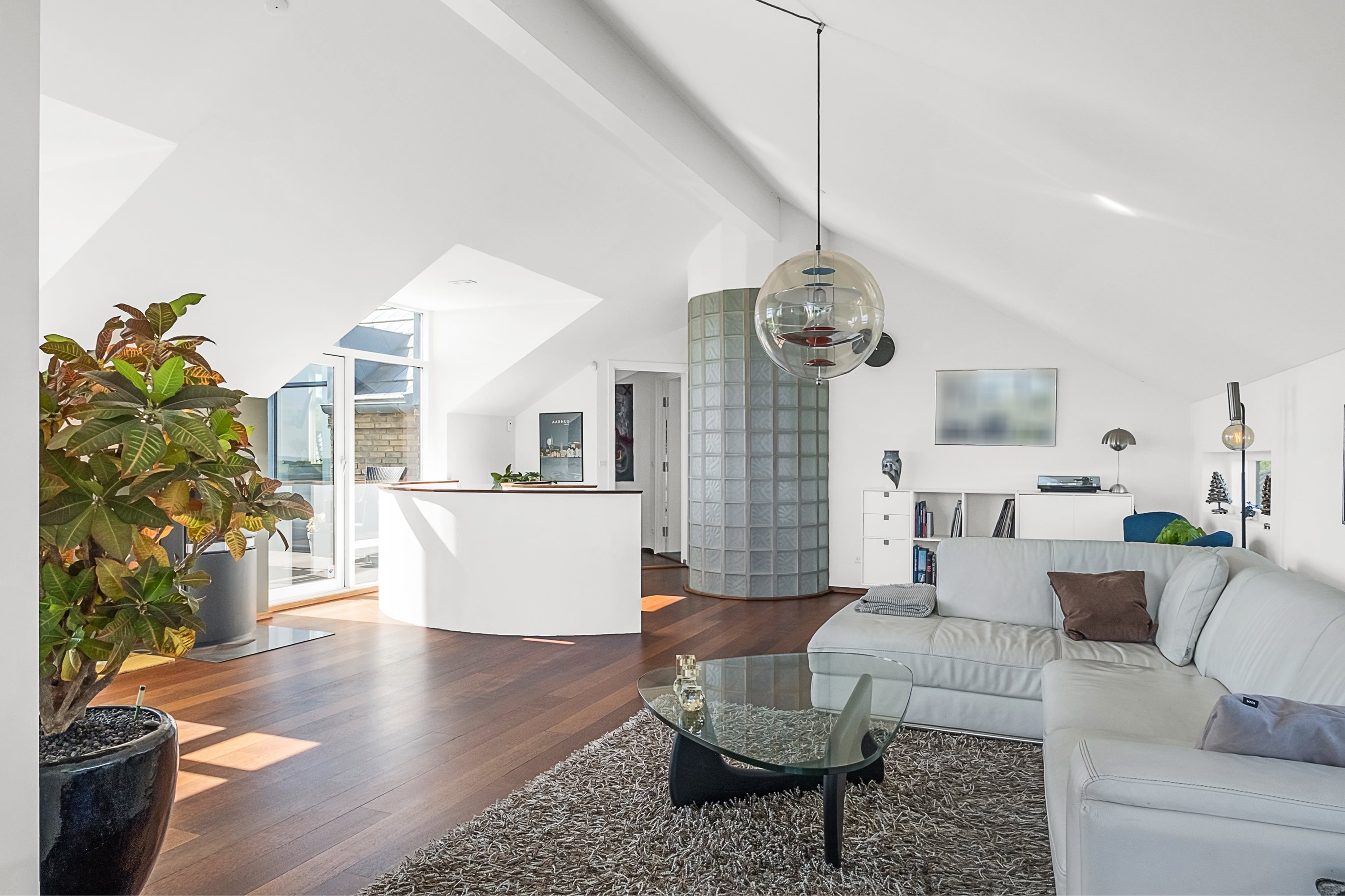 Fremhævet stue billede i fuldskærmstilstand. Billede af Asmusgårdsvej 38, 8520 Lystrup