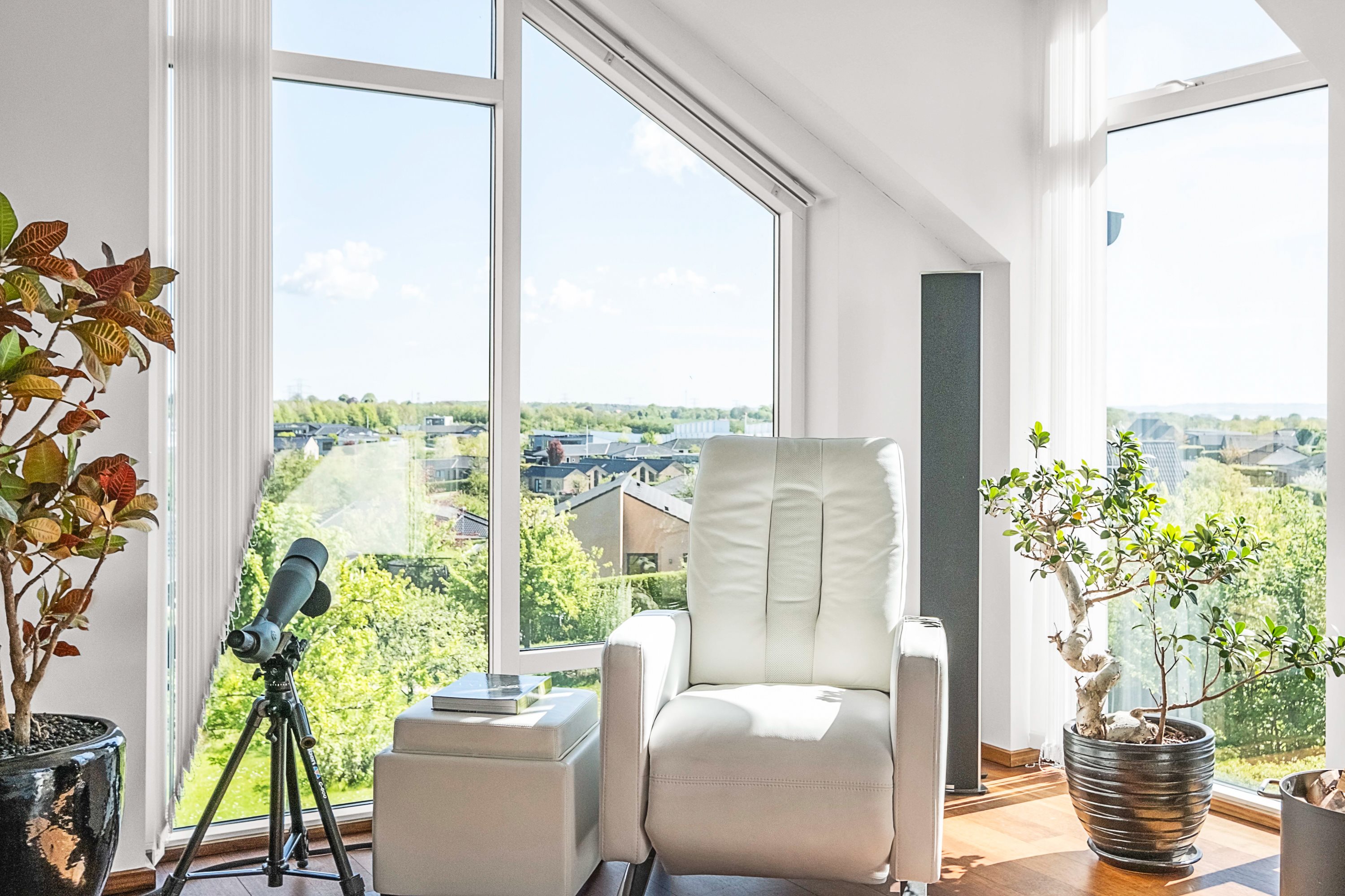 Fremhævet stue billede i fuldskærmstilstand. Billede af Asmusgårdsvej 38, 8520 Lystrup