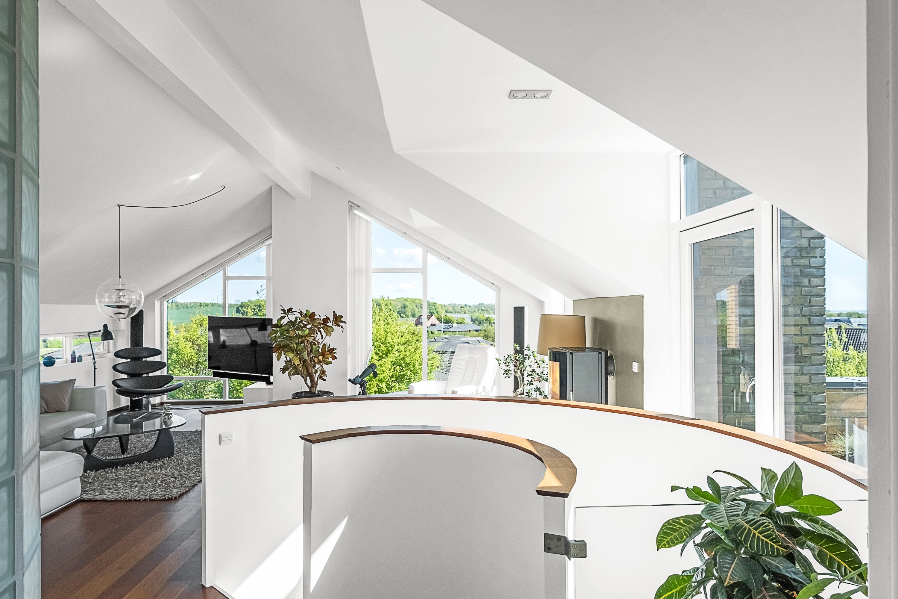 Fremhævet stue billede i fuldskærmstilstand. Billede af Asmusgårdsvej 38, 8520 Lystrup