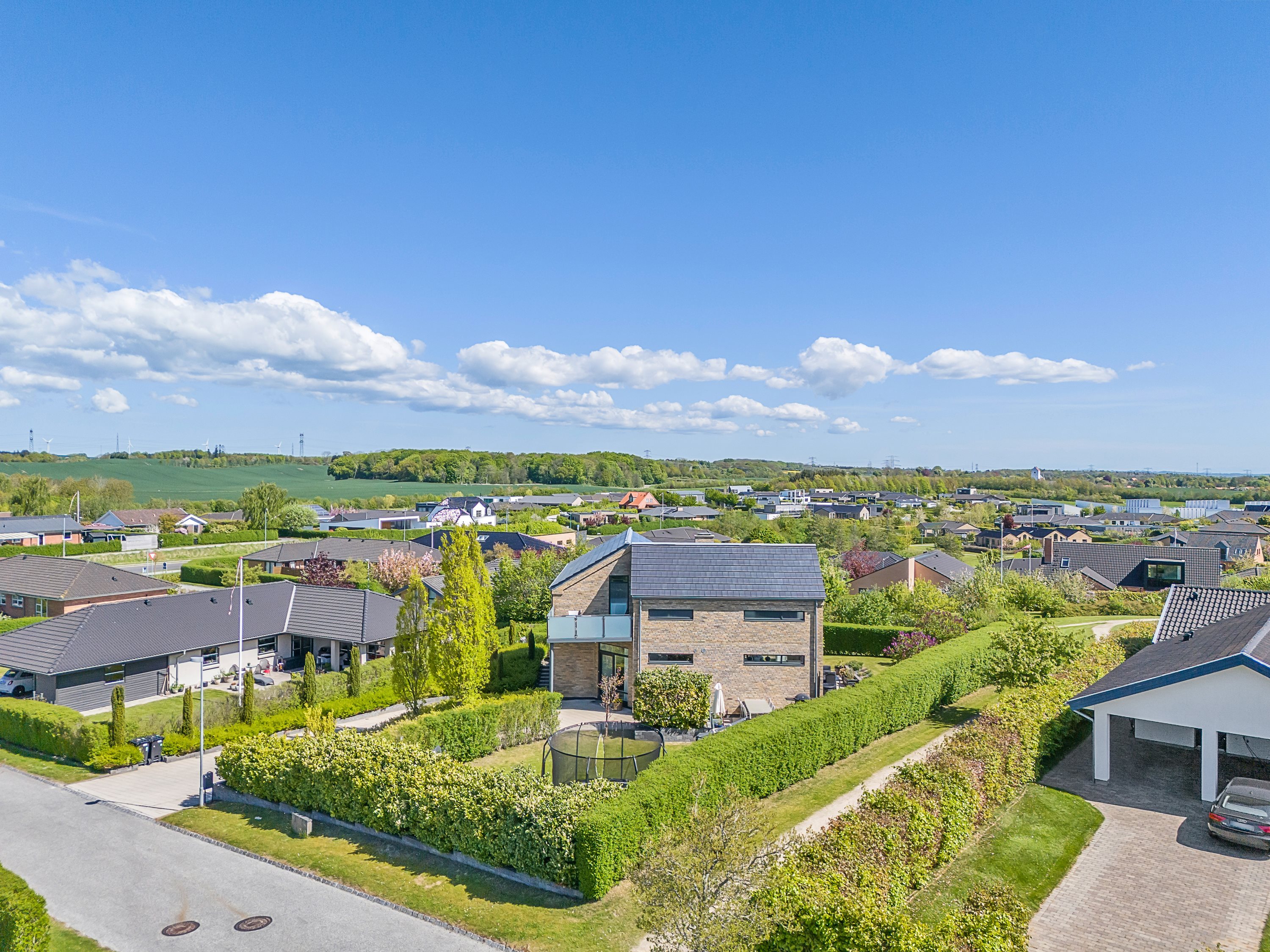 Fremhævet luftfoto billede i fuldskærmstilstand. Billede af Asmusgårdsvej 38, 8520 Lystrup