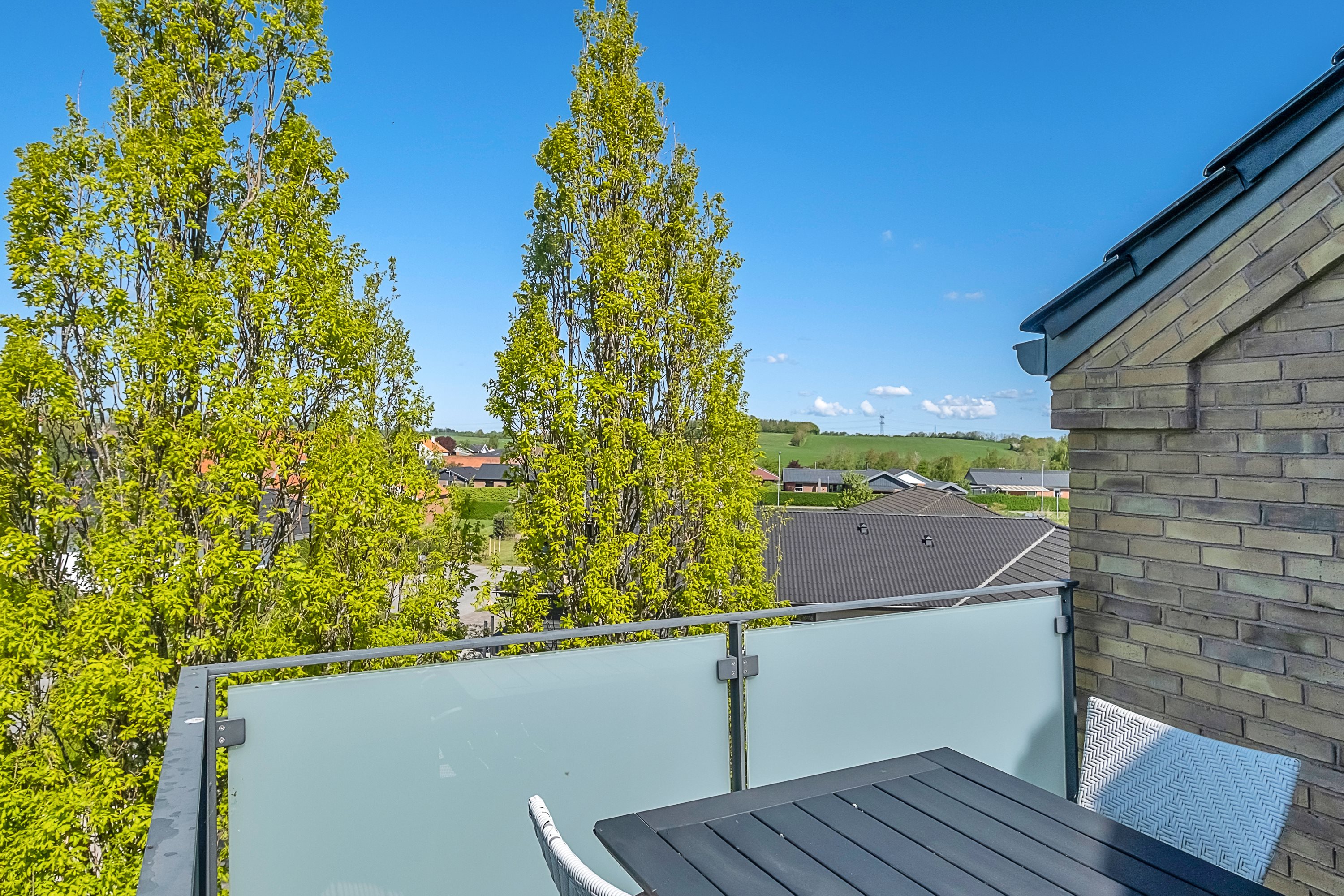 Fremhævet altan billede i fuldskærmstilstand. Billede af Asmusgårdsvej 38, 8520 Lystrup