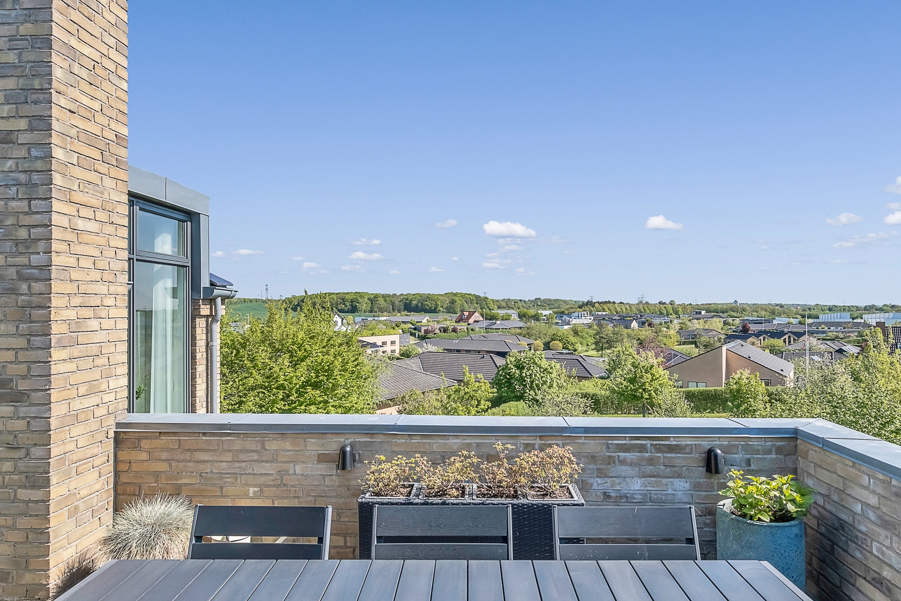 Fremhævet altan billede i fuldskærmstilstand. Billede af Asmusgårdsvej 38, 8520 Lystrup