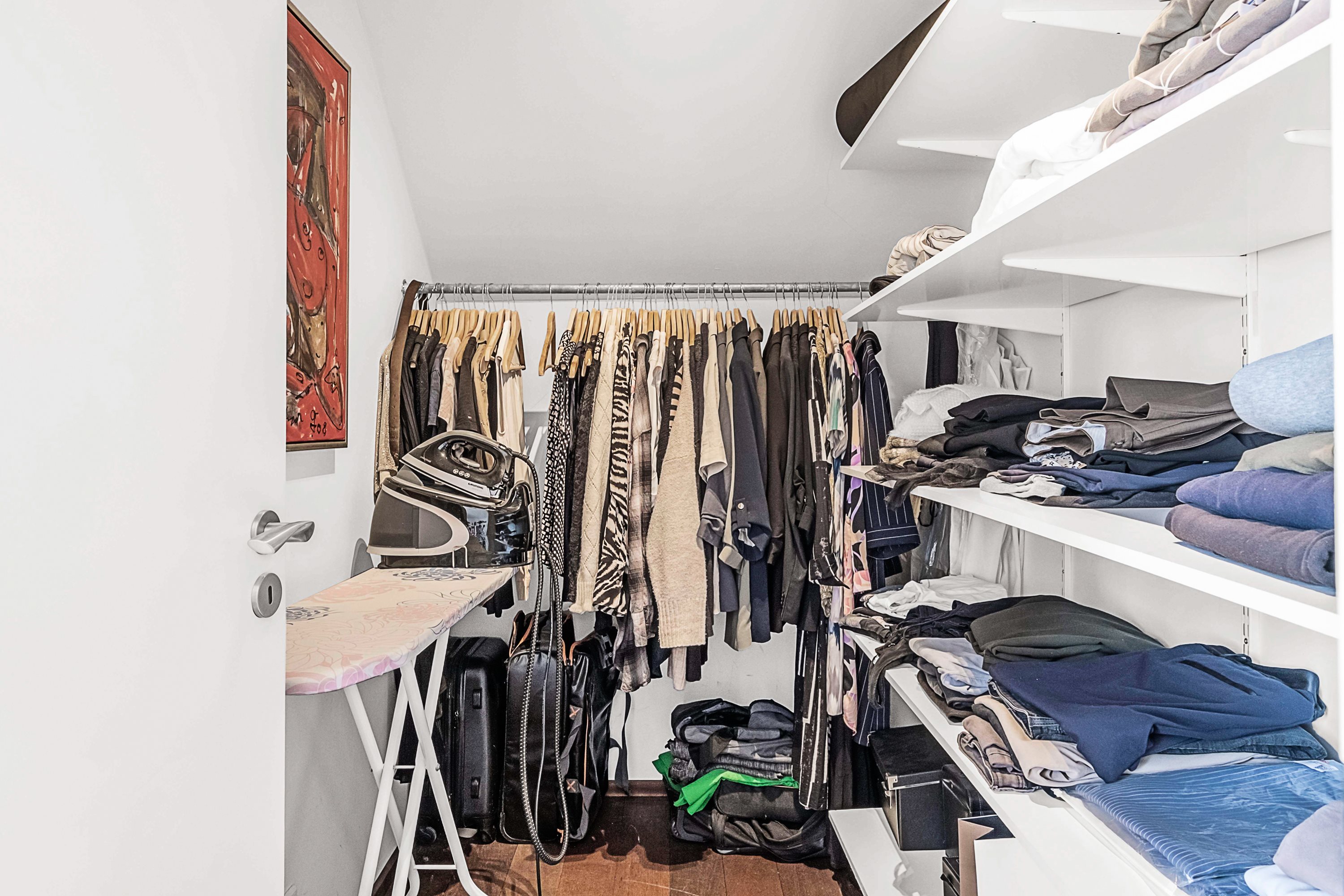 Fremhævet walkin closet billede i fuldskærmstilstand. Billede af Asmusgårdsvej 38, 8520 Lystrup