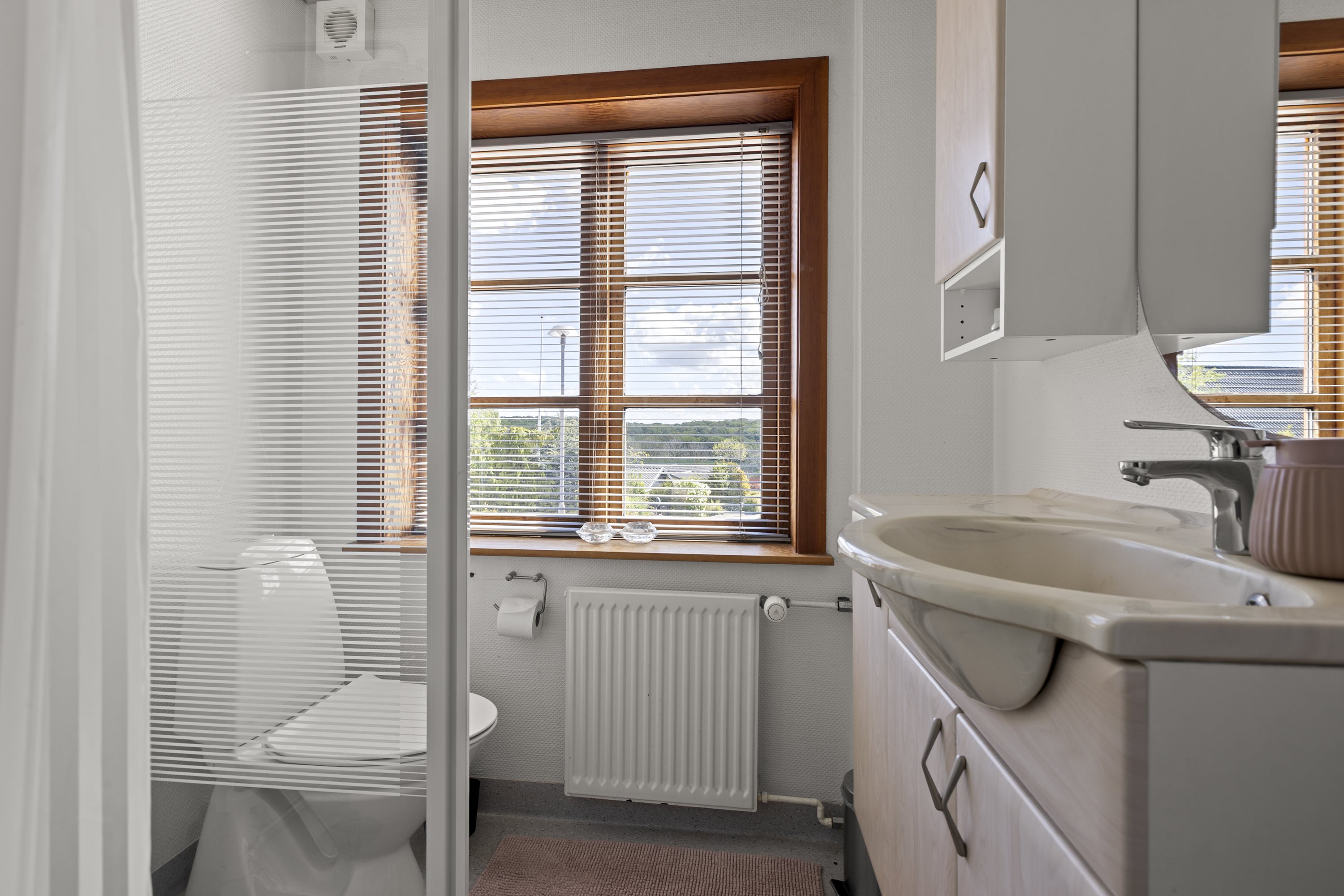 Fremhævet badeværelse billede i fuldskærmstilstand. Billede af Fuglebakken 12, 4220 Korsør