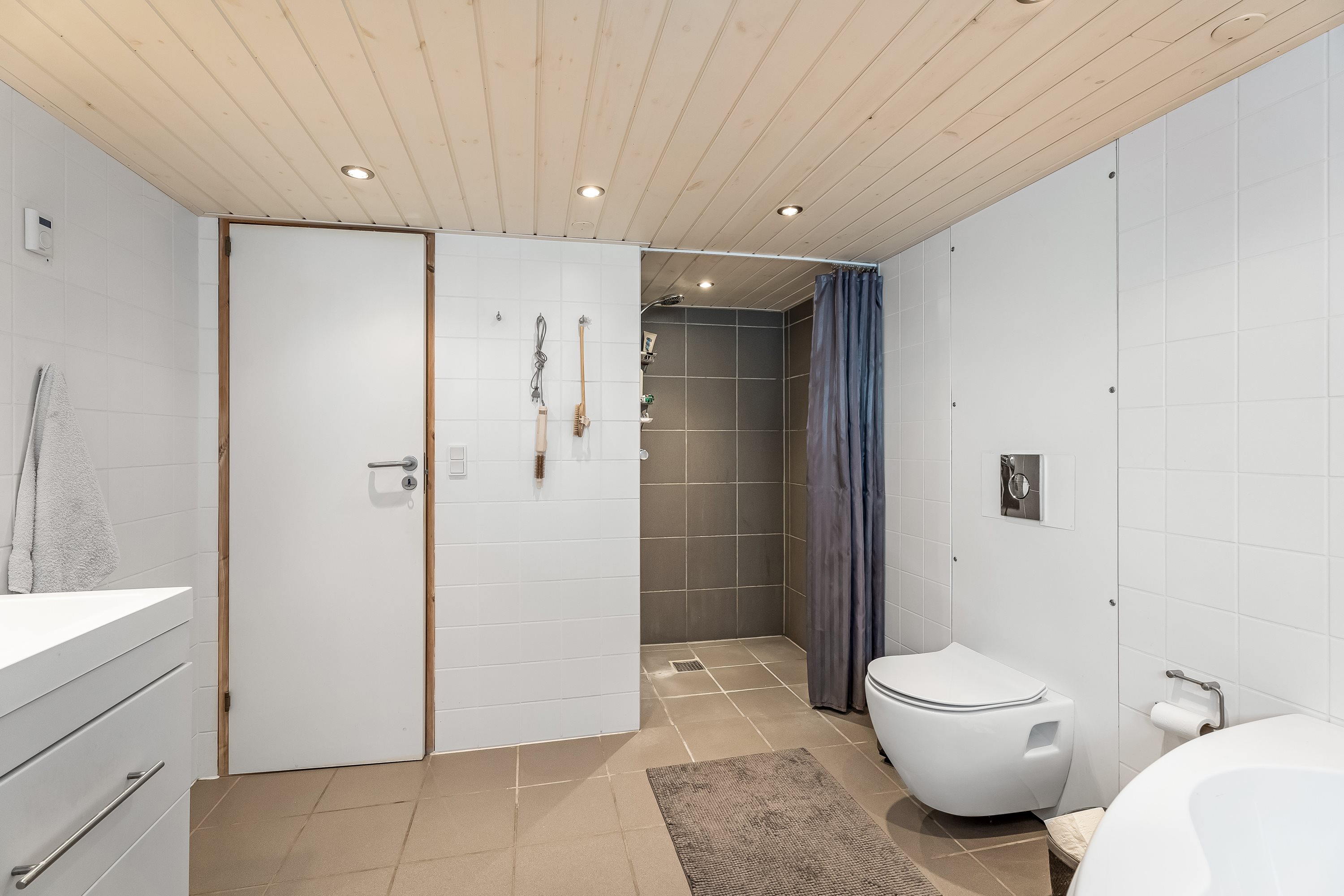 Fremhævet badeværelse billede i fuldskærmstilstand. Billede af Skovsgårdsvej 25, 4900 Nakskov