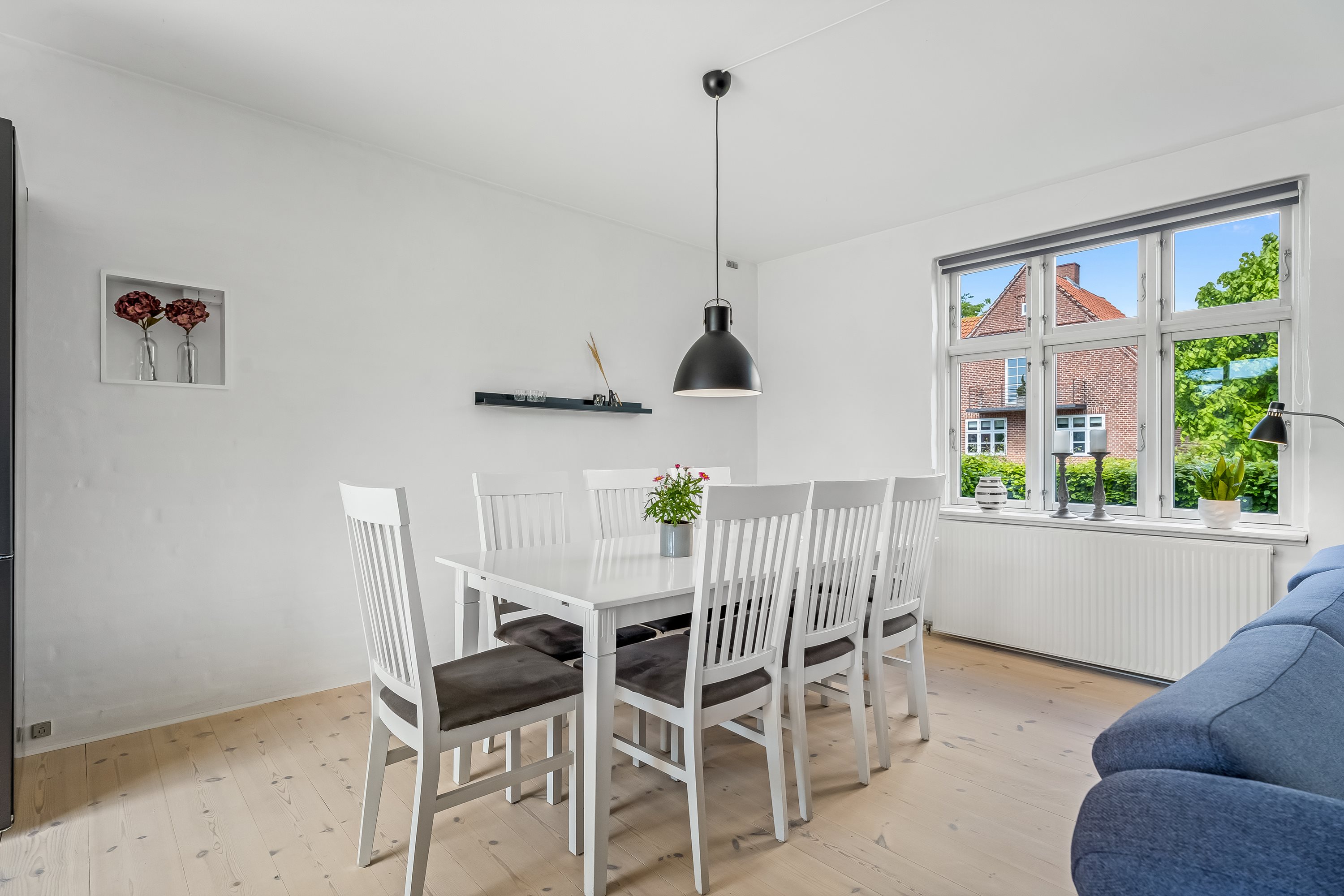 Fremhævet stue billede i fuldskærmstilstand. Billede af Skovsgårdsvej 25, 4900 Nakskov