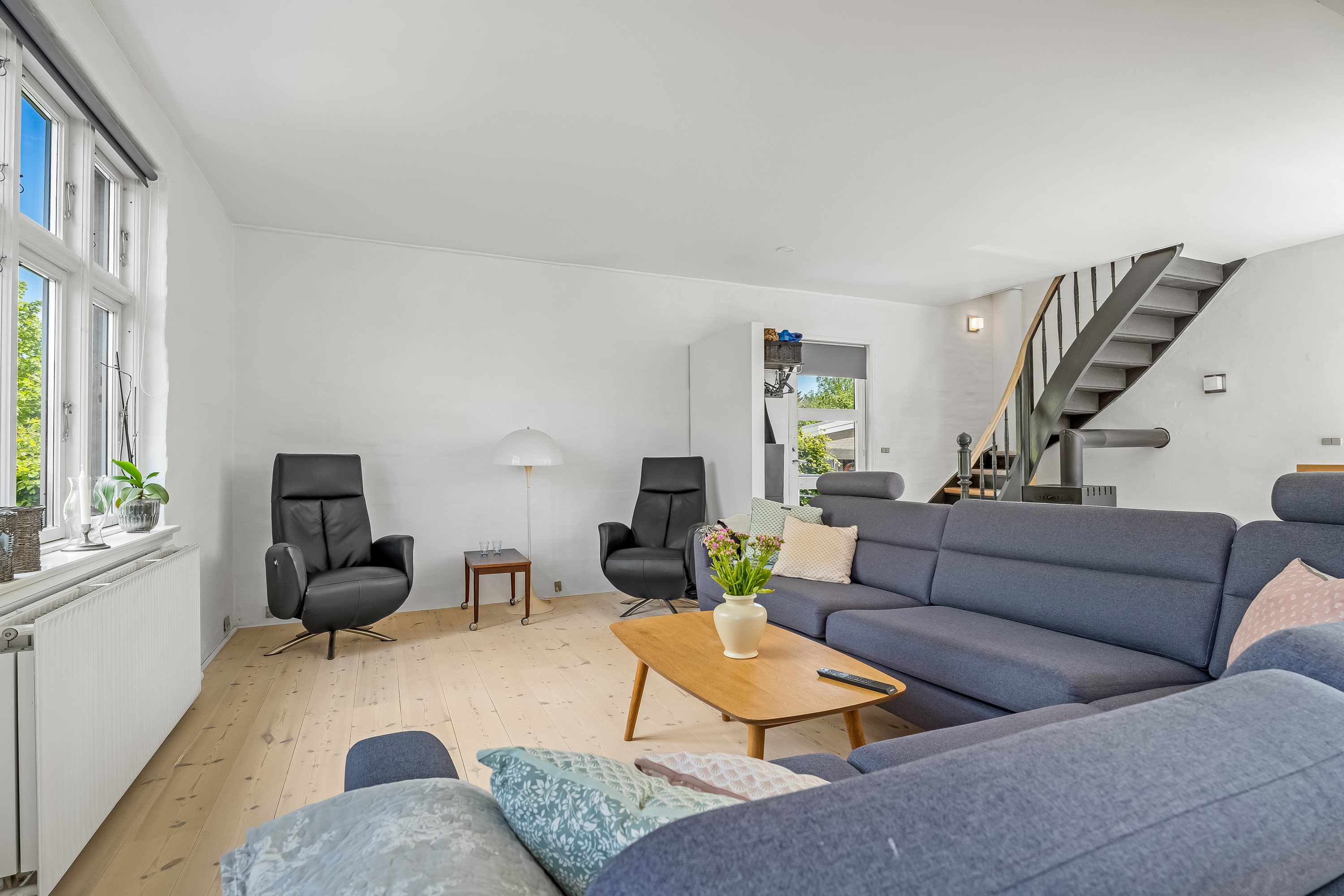 Fremhævet stue billede i fuldskærmstilstand. Billede af Skovsgårdsvej 25, 4900 Nakskov