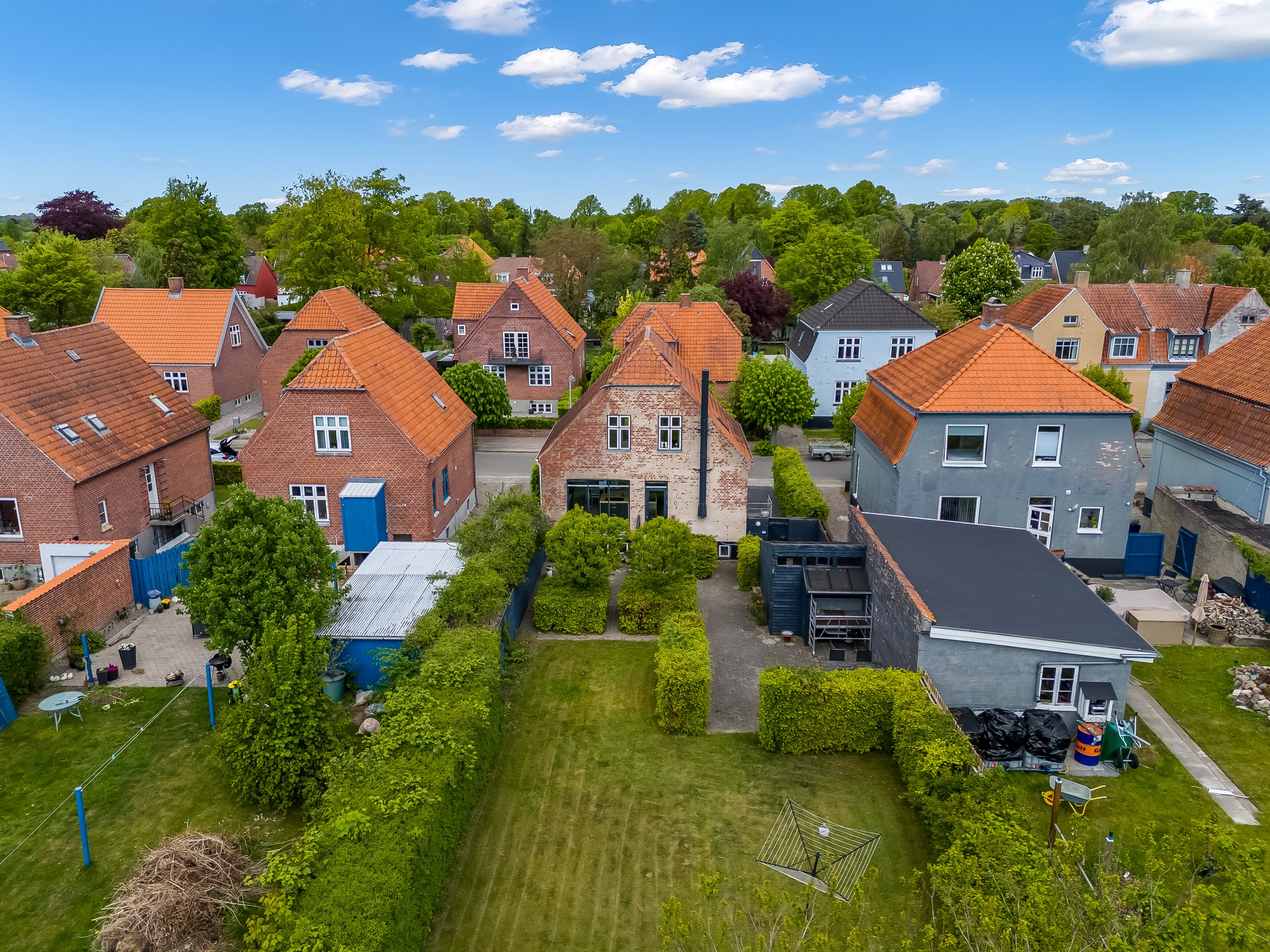 Fremhævet luftfoto billede i fuldskærmstilstand. Billede af Skovsgårdsvej 25, 4900 Nakskov