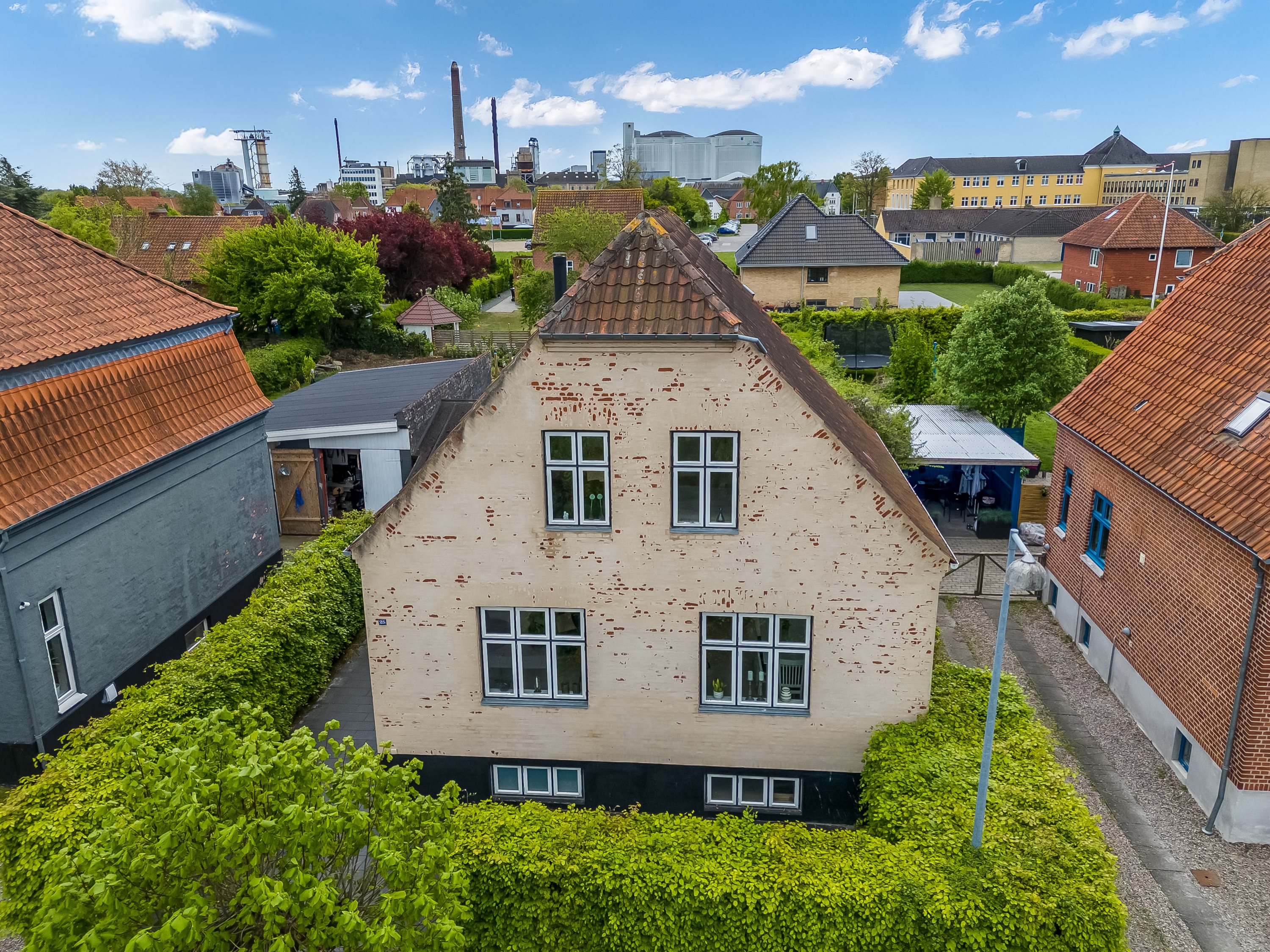 Fremhævet luftfoto billede i fuldskærmstilstand. Billede af Skovsgårdsvej 25, 4900 Nakskov