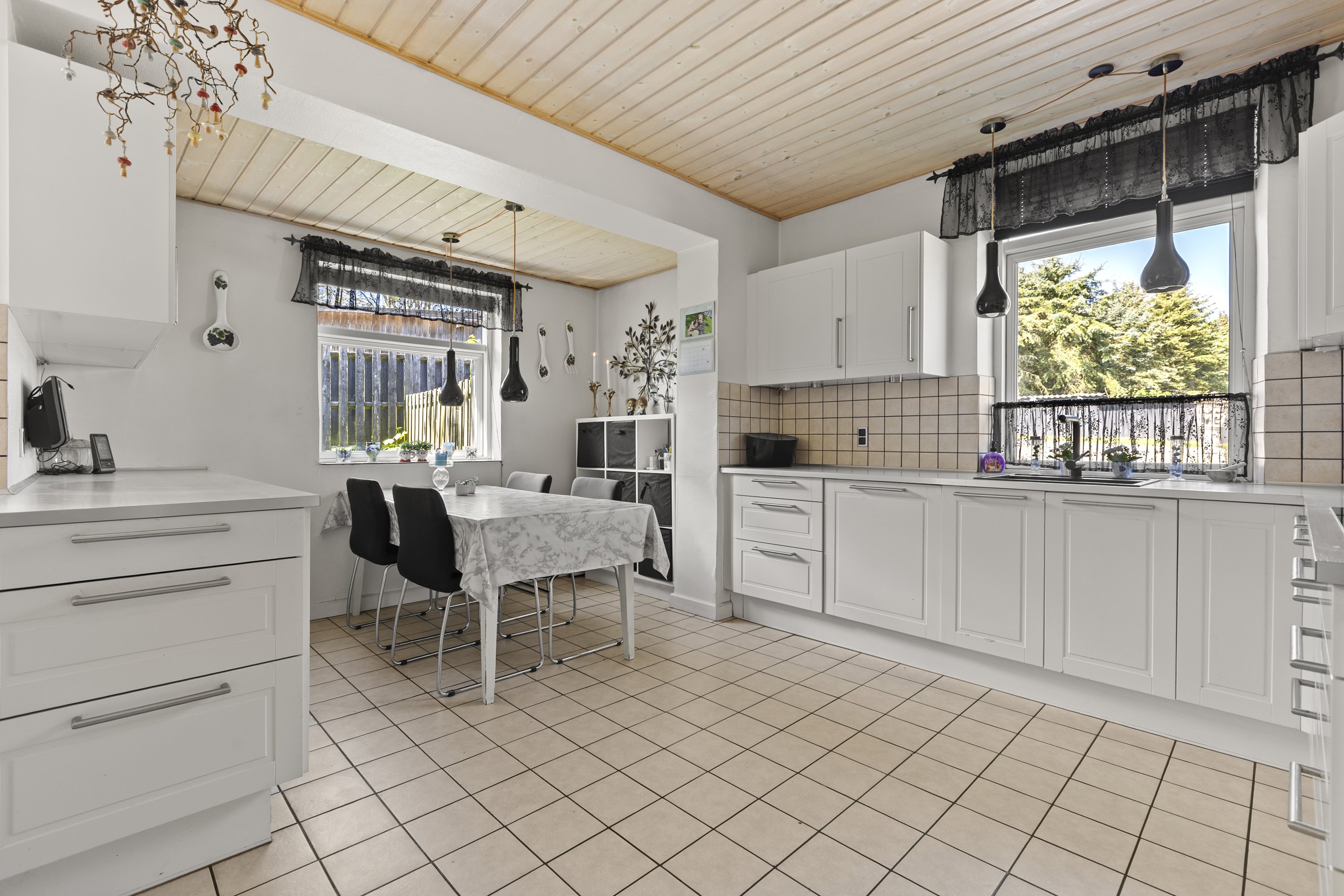 Fremhævet køkken billede i fuldskærmstilstand. Billede af Sønderødvej 4, Sønderød, 4291 Ruds Vedby