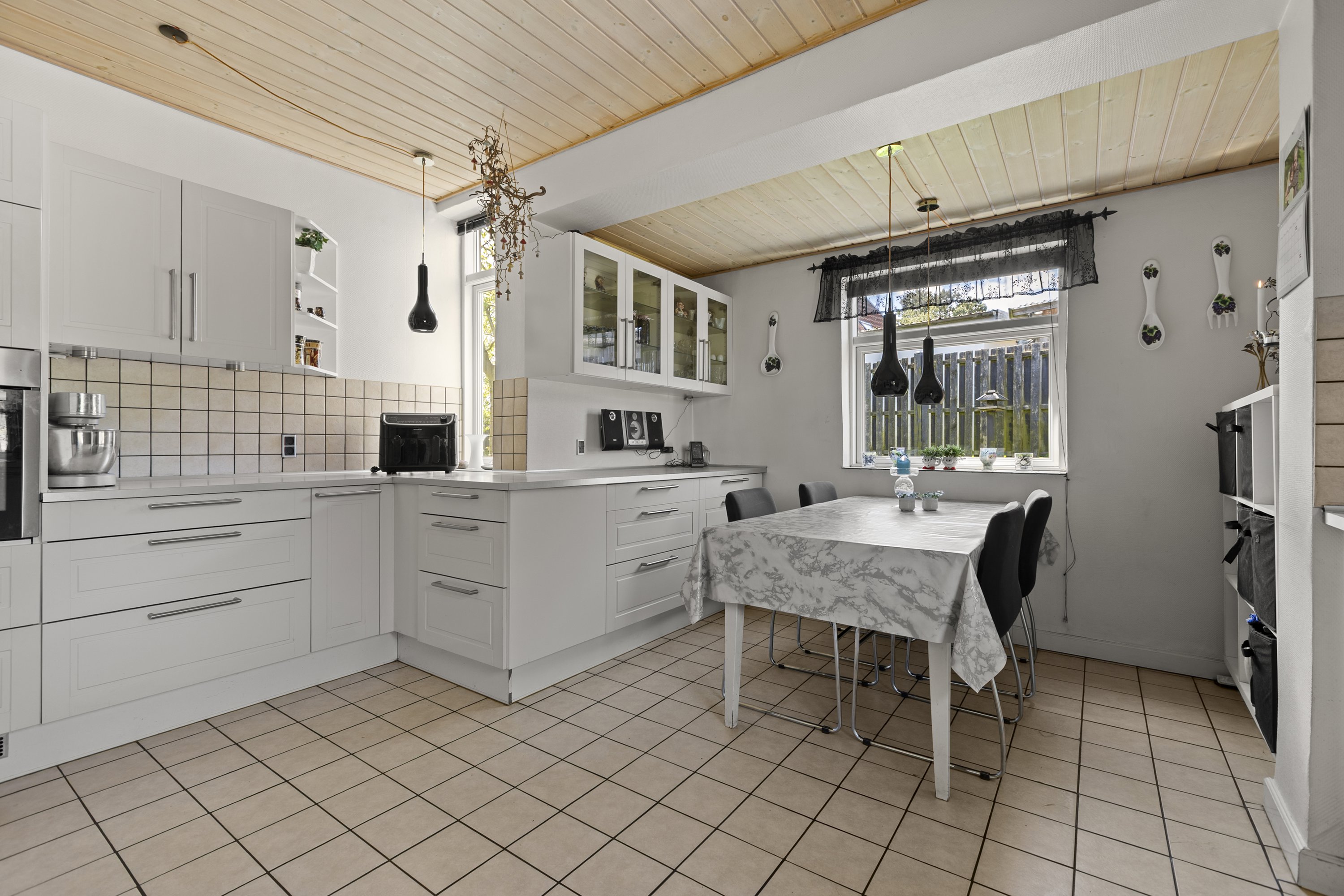 Fremhævet køkken billede i fuldskærmstilstand. Billede af Sønderødvej 4, Sønderød, 4291 Ruds Vedby