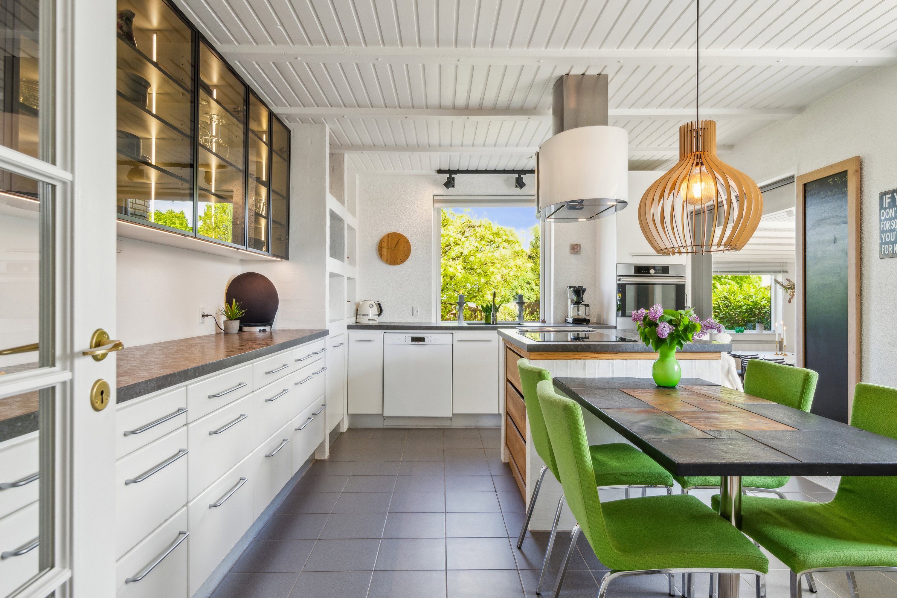 Fremhævet køkken billede i fuldskærmstilstand. Billede af Blommevej 11, 9310 Vodskov