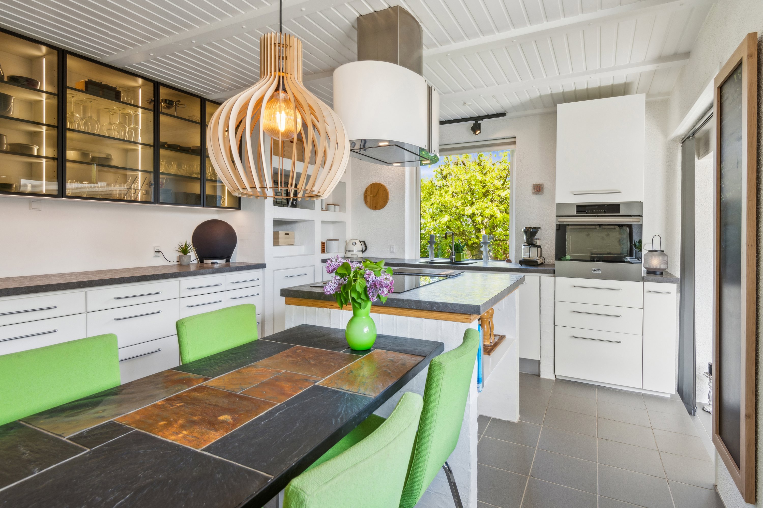 Fremhævet køkken billede i fuldskærmstilstand. Billede af Blommevej 11, 9310 Vodskov