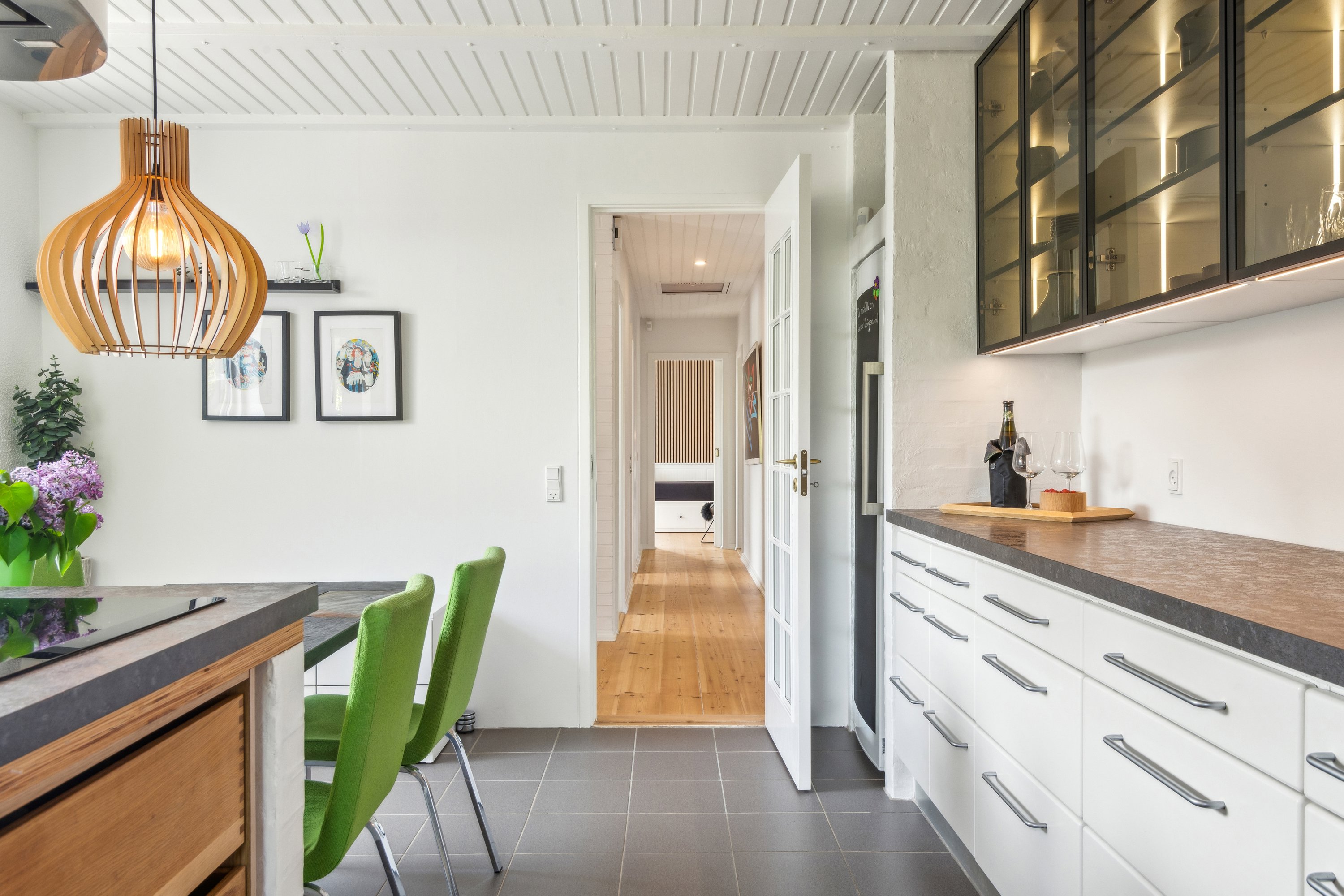 Fremhævet køkken billede i fuldskærmstilstand. Billede af Blommevej 11, 9310 Vodskov