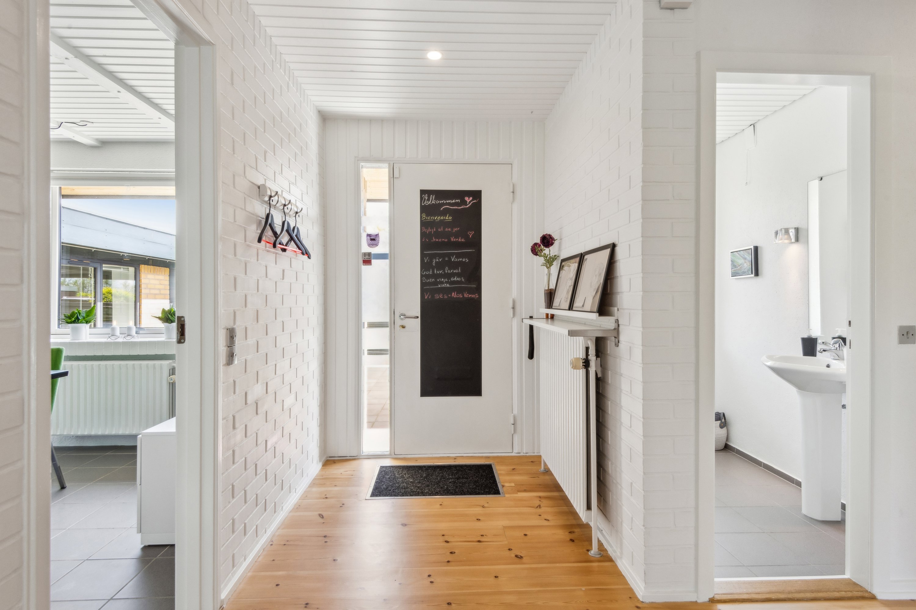 Fremhævet gang billede i fuldskærmstilstand. Billede af Blommevej 11, 9310 Vodskov