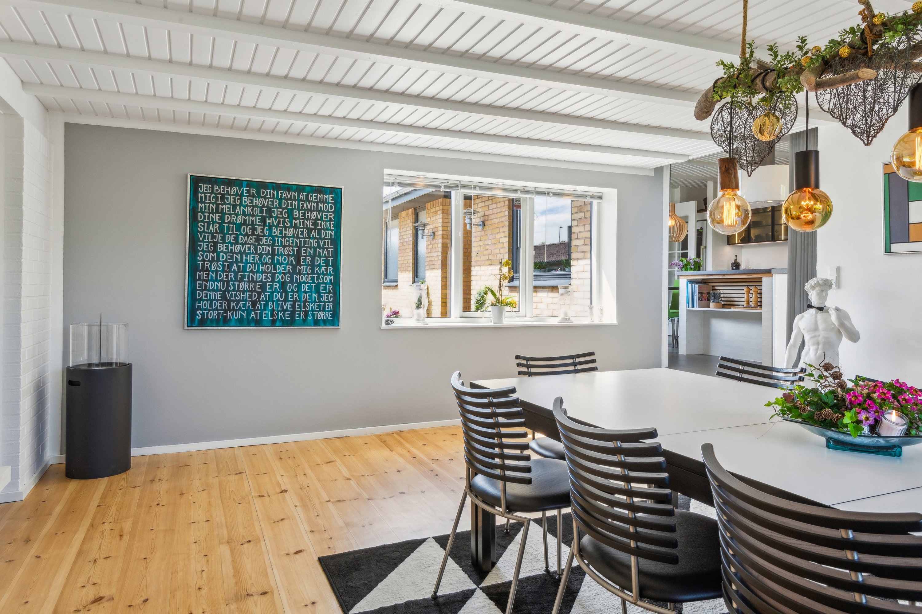 Fremhævet stue billede i fuldskærmstilstand. Billede af Blommevej 11, 9310 Vodskov