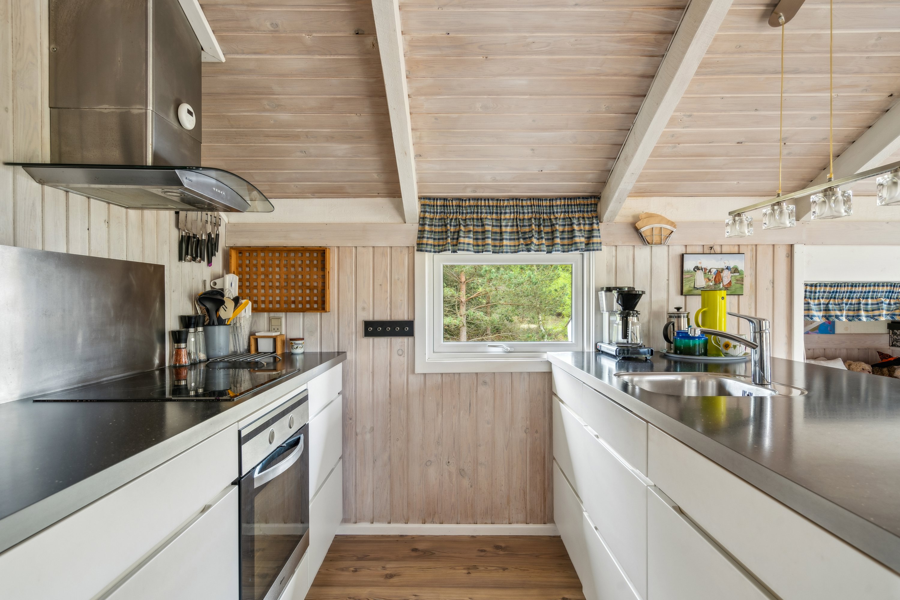 Fremhævet køkken billede i fuldskærmstilstand. Billede af Jenses Jolle 31, Nordmarken, 9940 Læsø