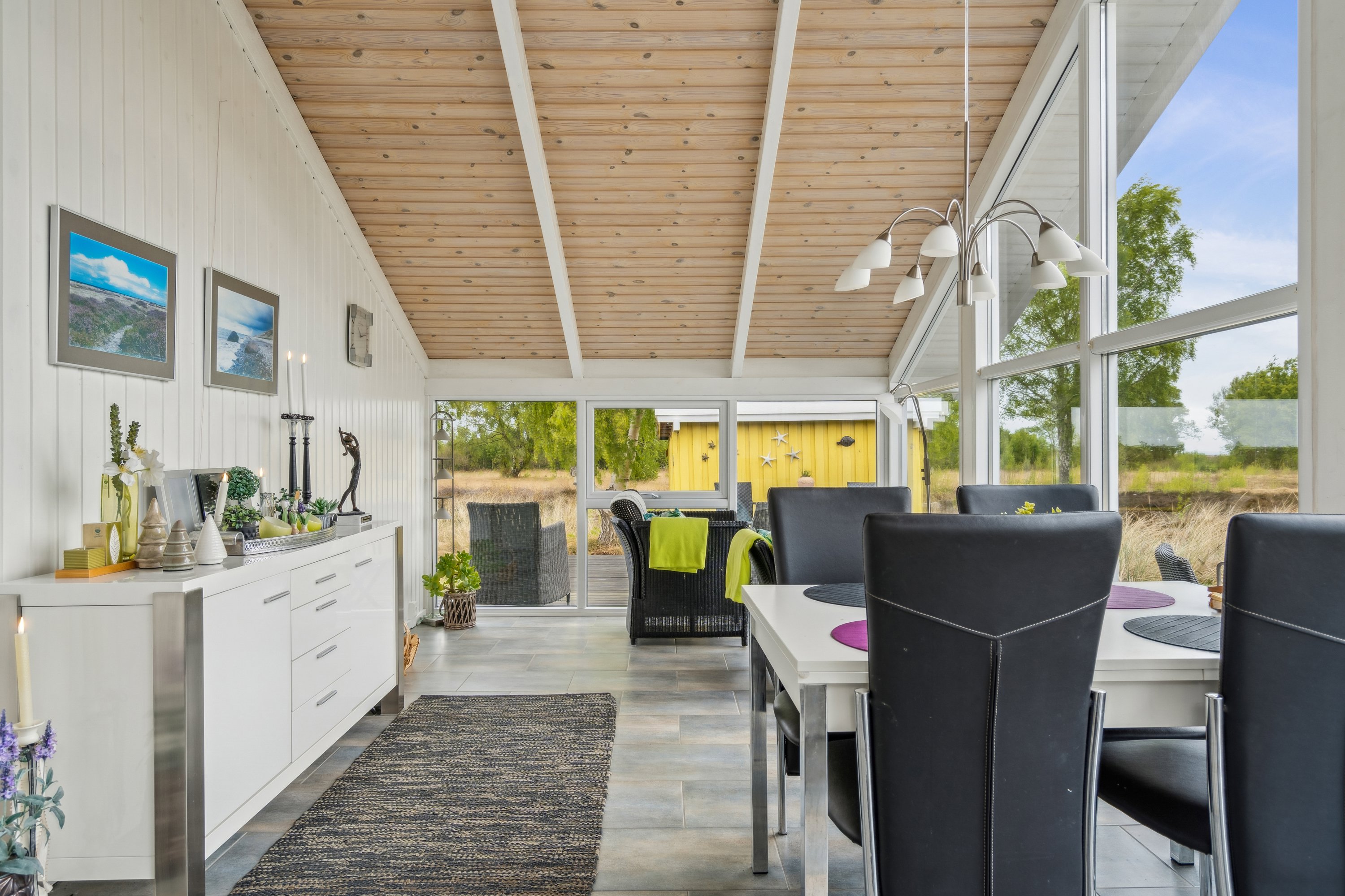 Fremhævet stue billede i fuldskærmstilstand. Billede af Jenses Jolle 31, Nordmarken, 9940 Læsø