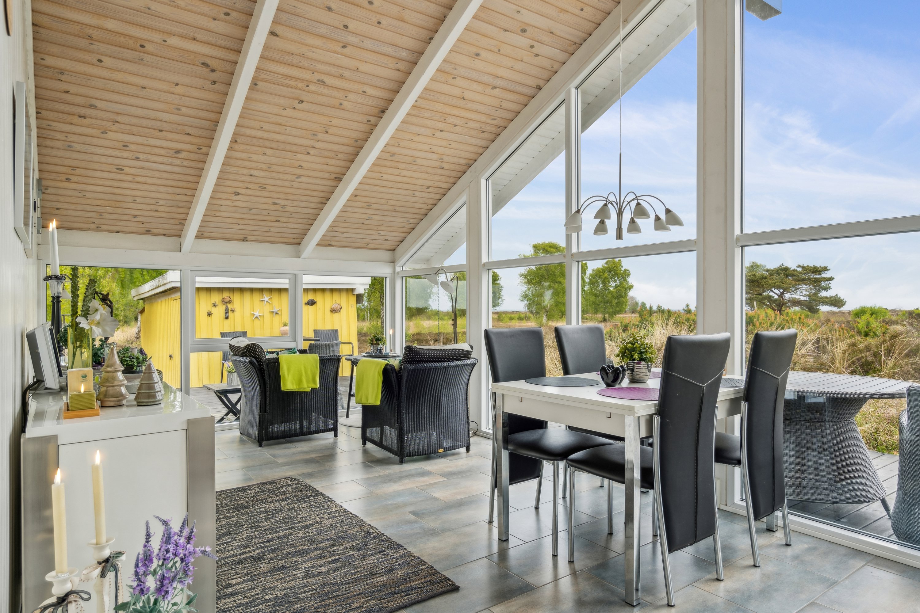 Fremhævet stue billede i fuldskærmstilstand. Billede af Jenses Jolle 31, Nordmarken, 9940 Læsø