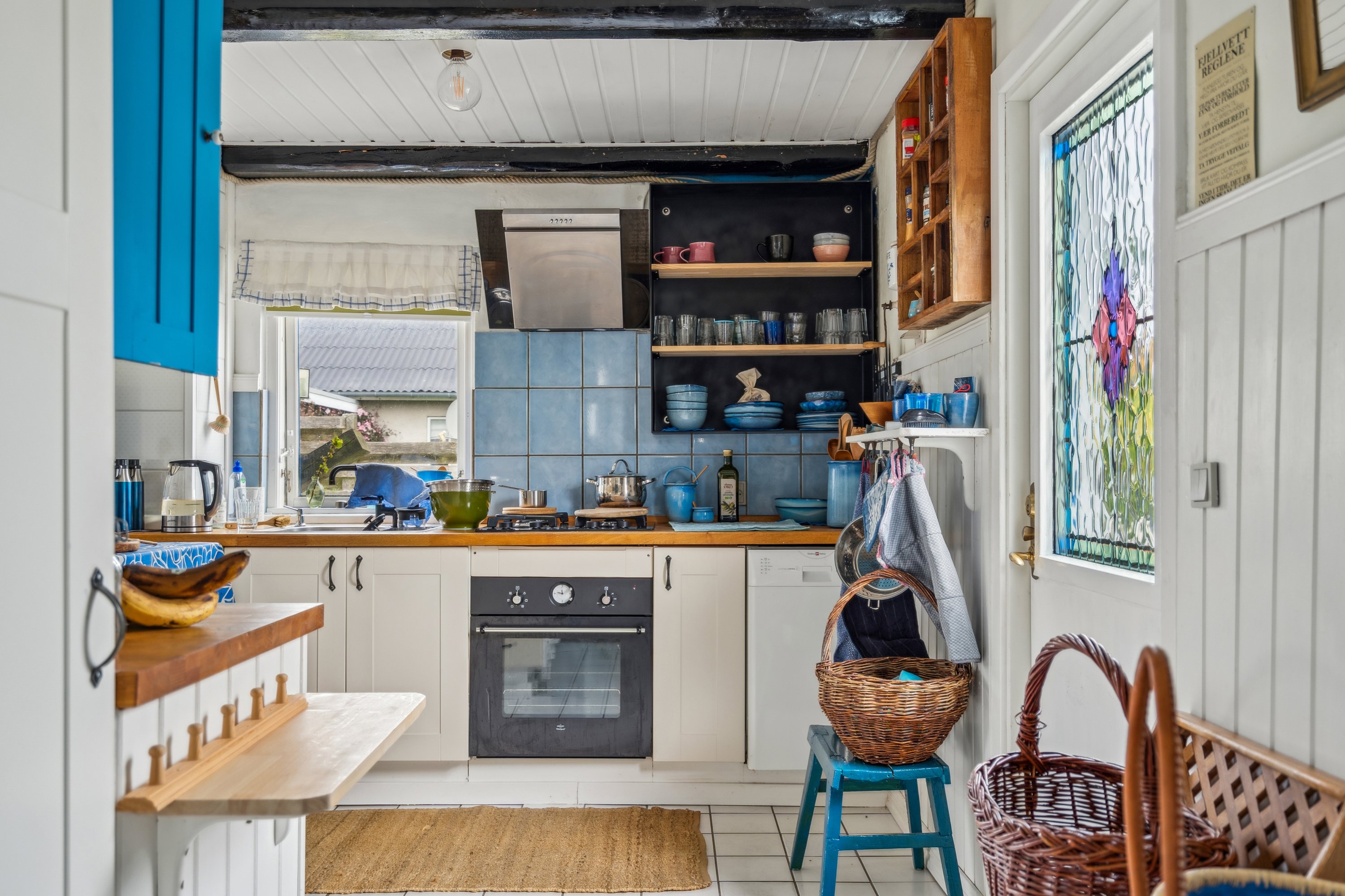 Fremhævet køkken billede i fuldskærmstilstand. Billede af Svanevej 4, Østerby Havn, 9940 Læsø