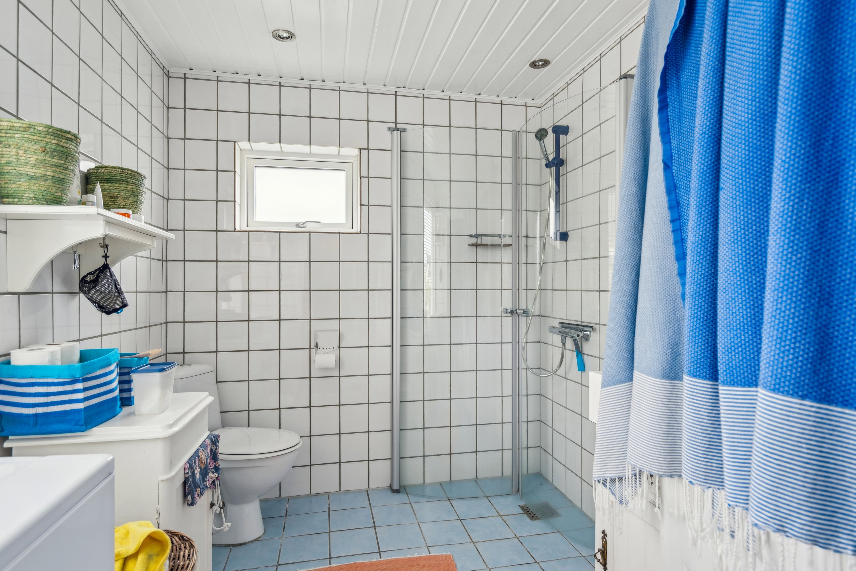 Fremhævet badeværelse billede i fuldskærmstilstand. Billede af Svanevej 4, Østerby Havn, 9940 Læsø