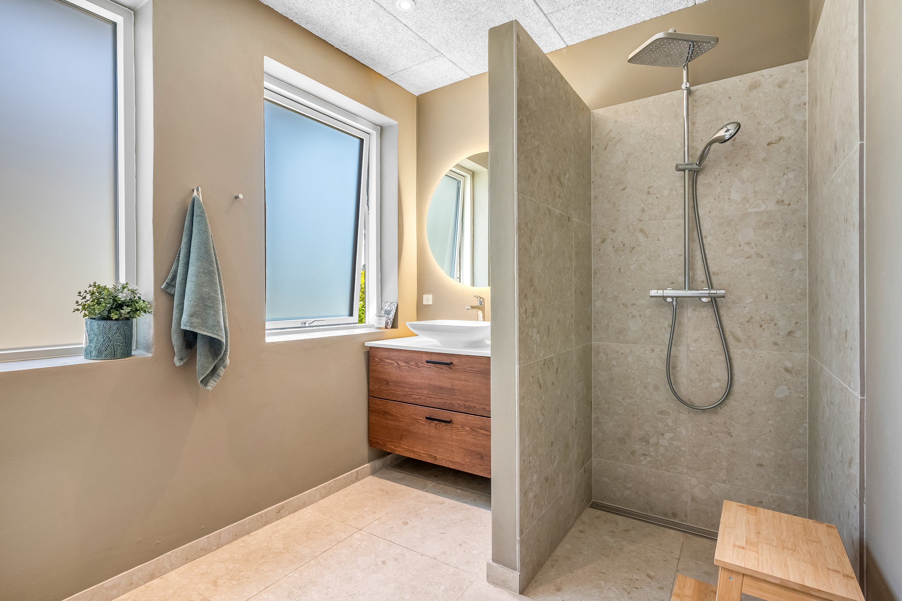 Fremhævet badeværelse billede i fuldskærmstilstand. Billede af Kløvermarken 27, 7500 Holstebro