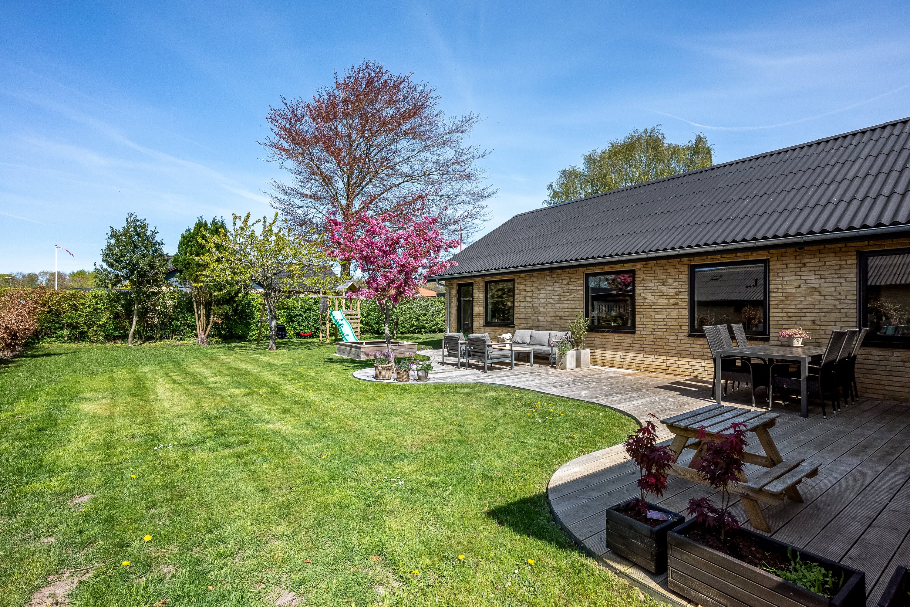 Fremhævet have billede i fuldskærmstilstand. Billede af Kløvermarken 27, 7500 Holstebro