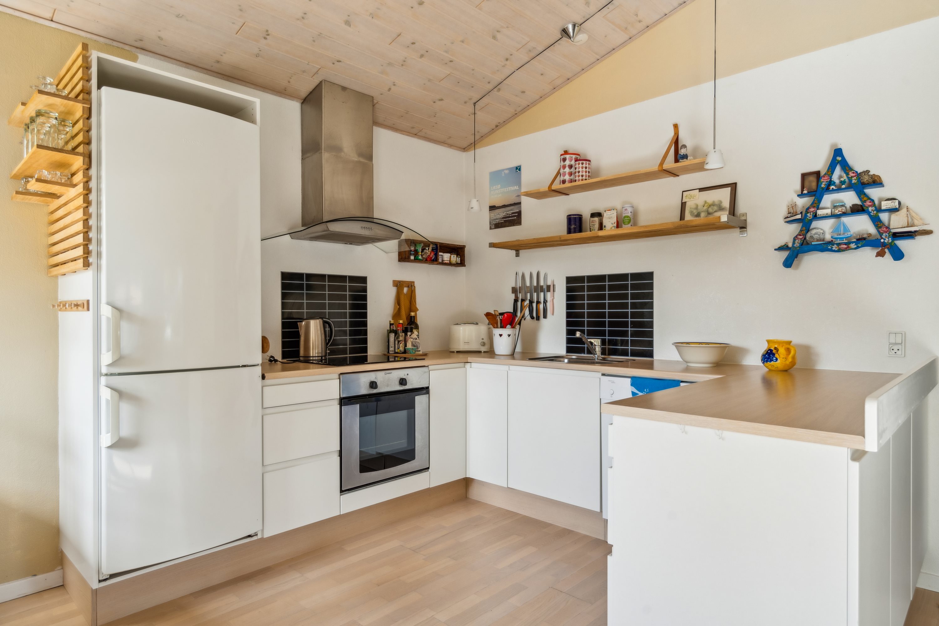 Fremhævet køkken billede i fuldskærmstilstand. Billede af Irisvej 4, Østerby, 9940 Læsø