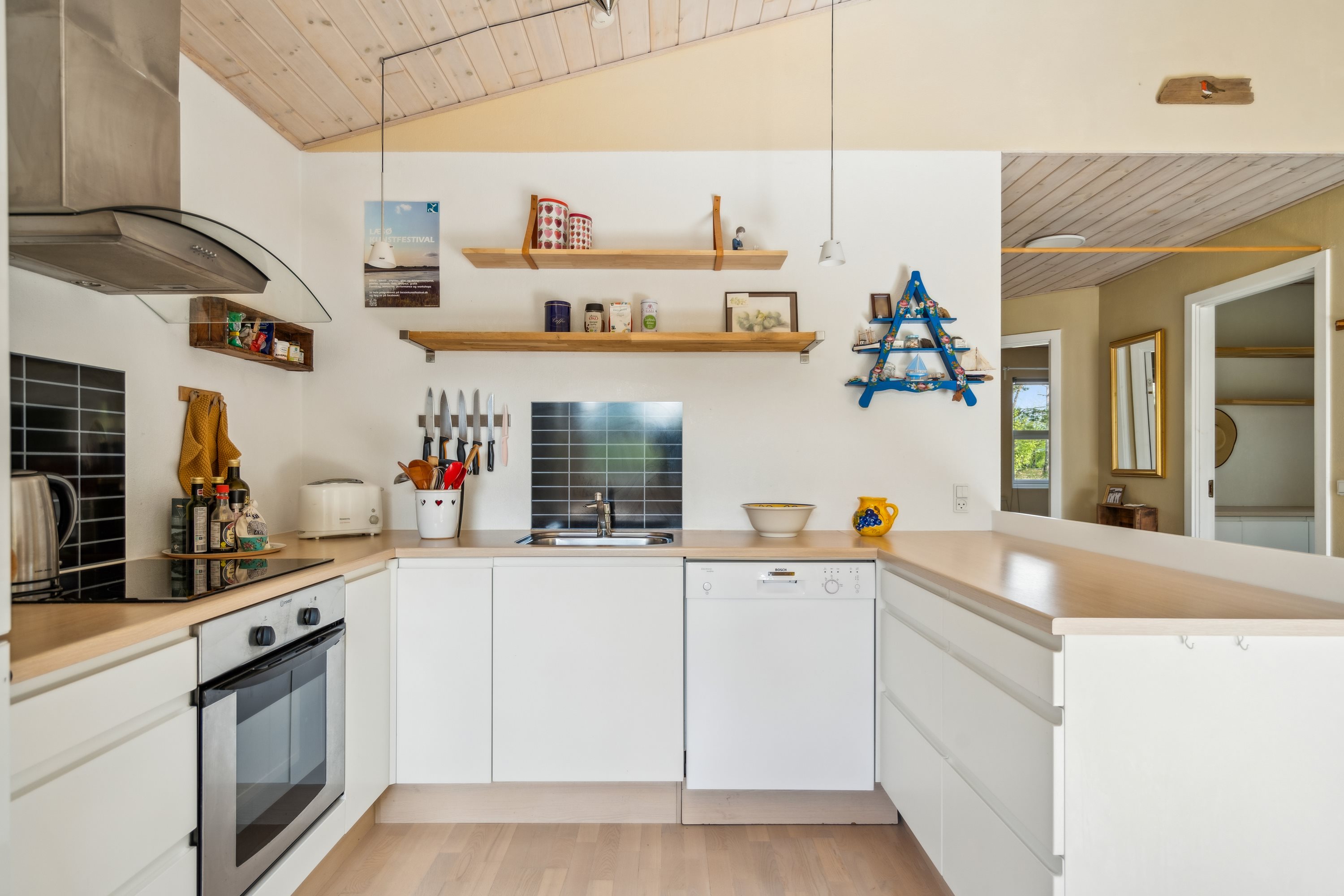 Fremhævet køkken billede i fuldskærmstilstand. Billede af Irisvej 4, Østerby, 9940 Læsø