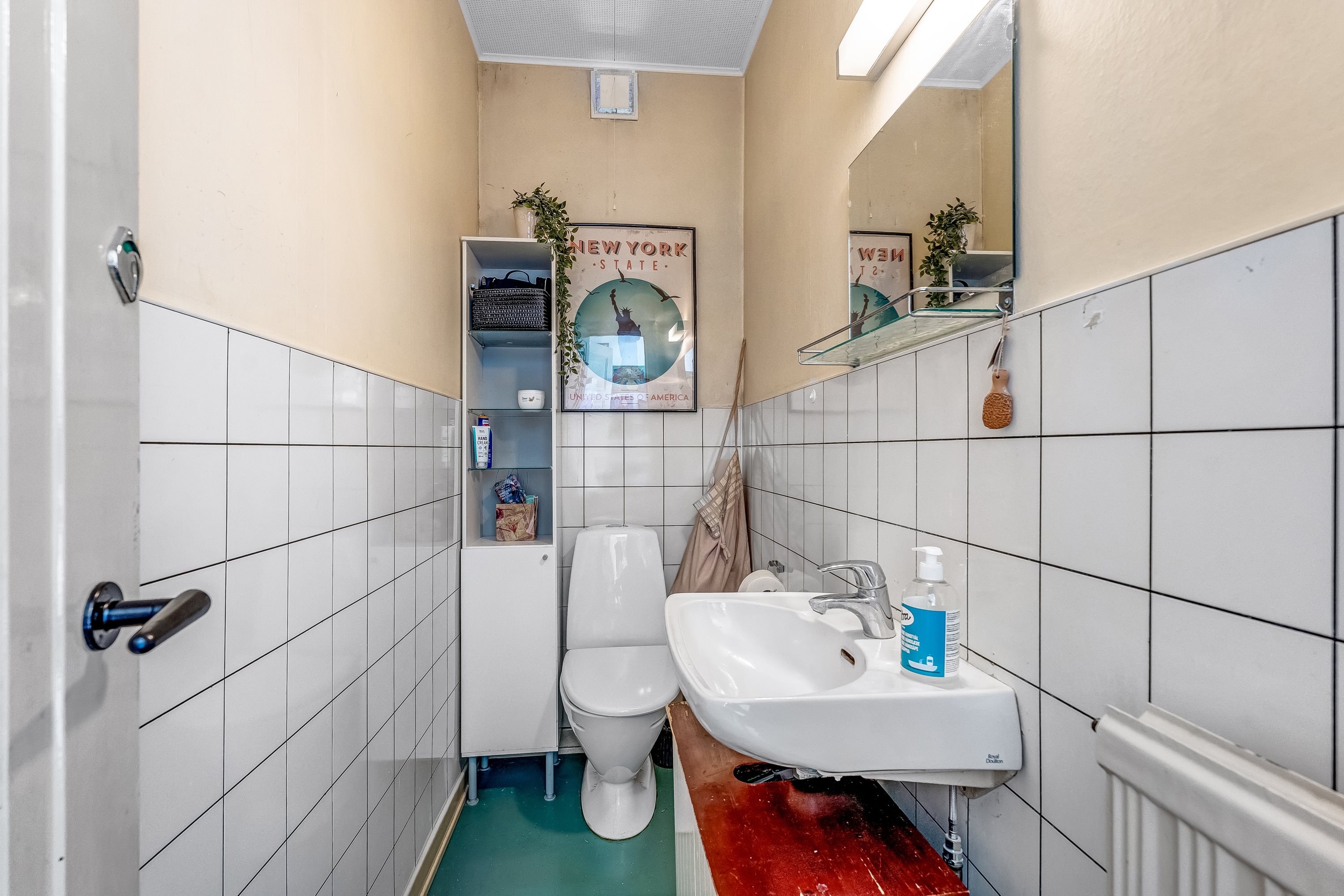 Fremhævet badeværelse billede i fuldskærmstilstand. Billede af Østre Alle 71, 4800 Nykøbing F