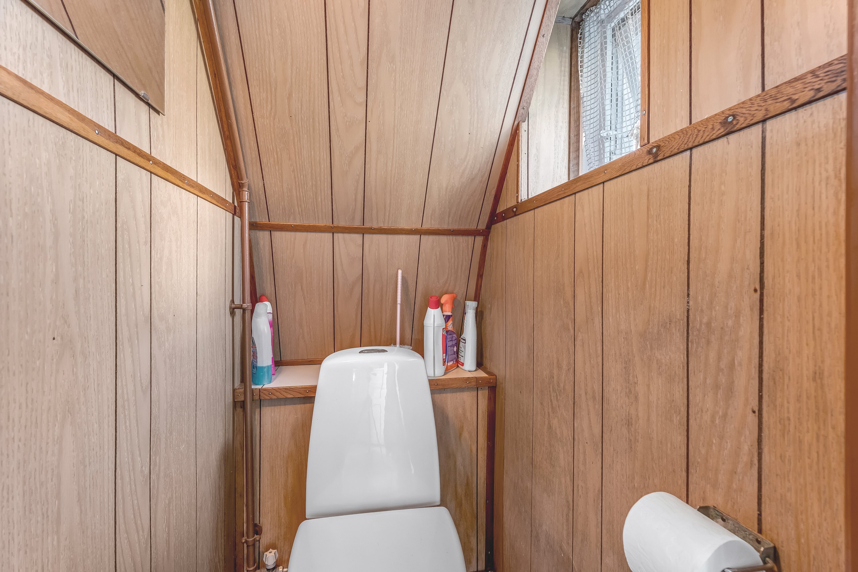 Fremhævet badeværelse billede i fuldskærmstilstand. Billede af Østre Alle 71, 4800 Nykøbing F