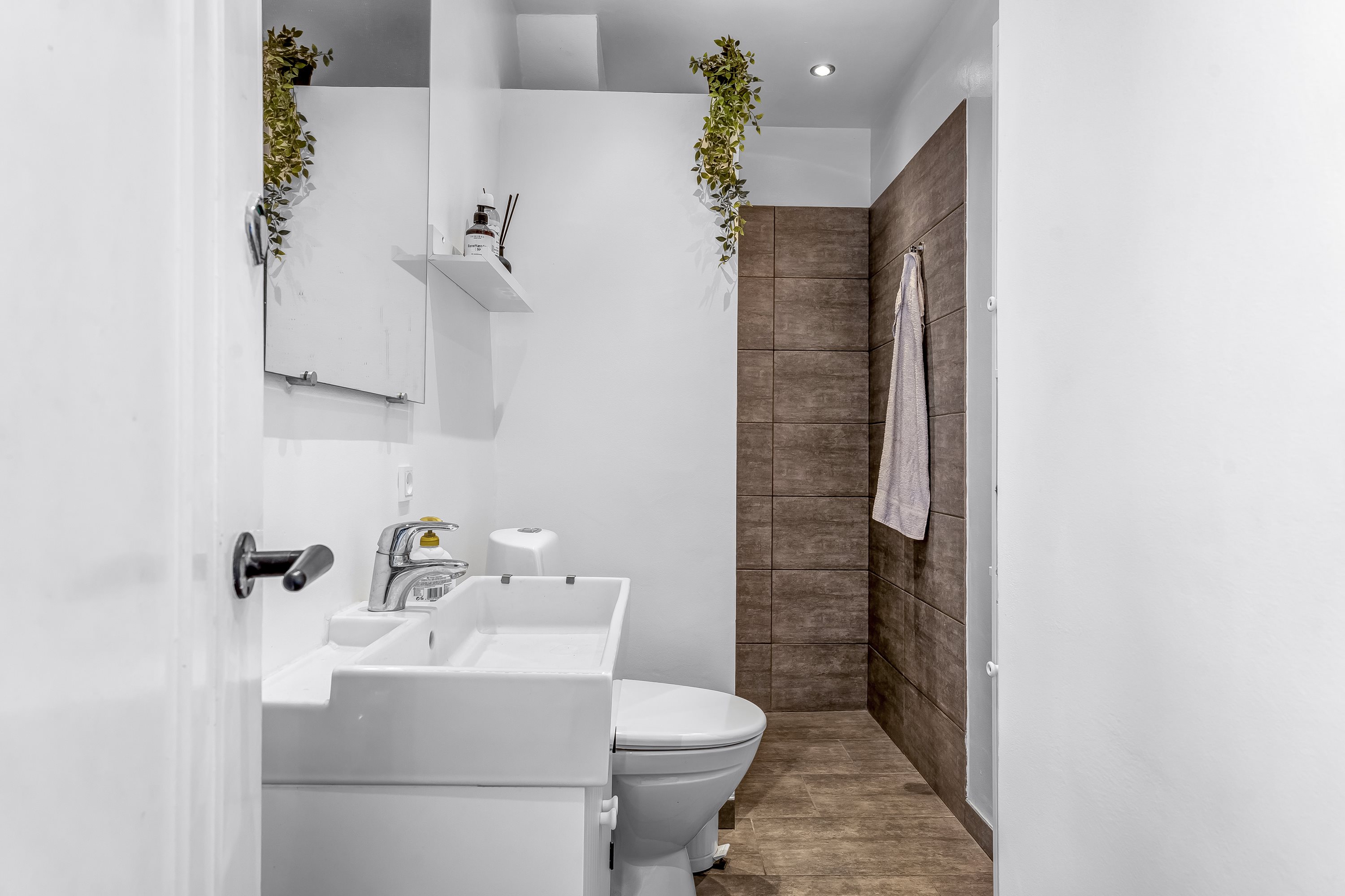 Fremhævet badeværelse billede i fuldskærmstilstand. Billede af Østre Alle 71, 4800 Nykøbing F