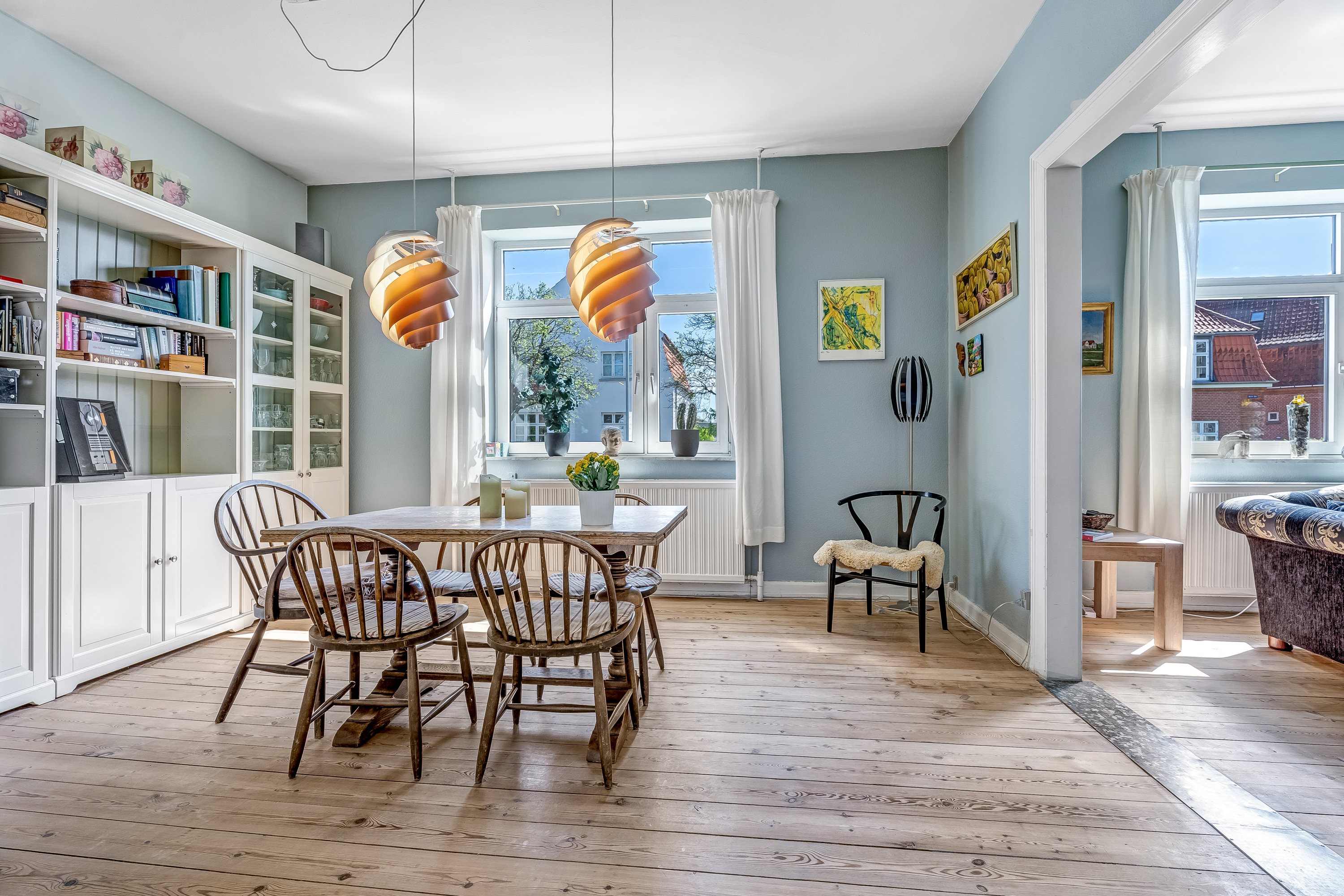 Fremhævet stue billede i fuldskærmstilstand. Billede af Østre Alle 71, 4800 Nykøbing F