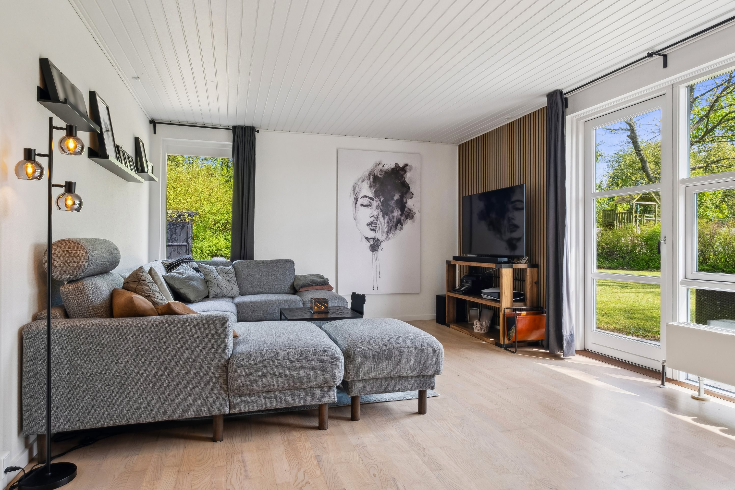 Fremhævet stue billede i fuldskærmstilstand. Billede af Sogneskellet 26, 8732 Hovedgård