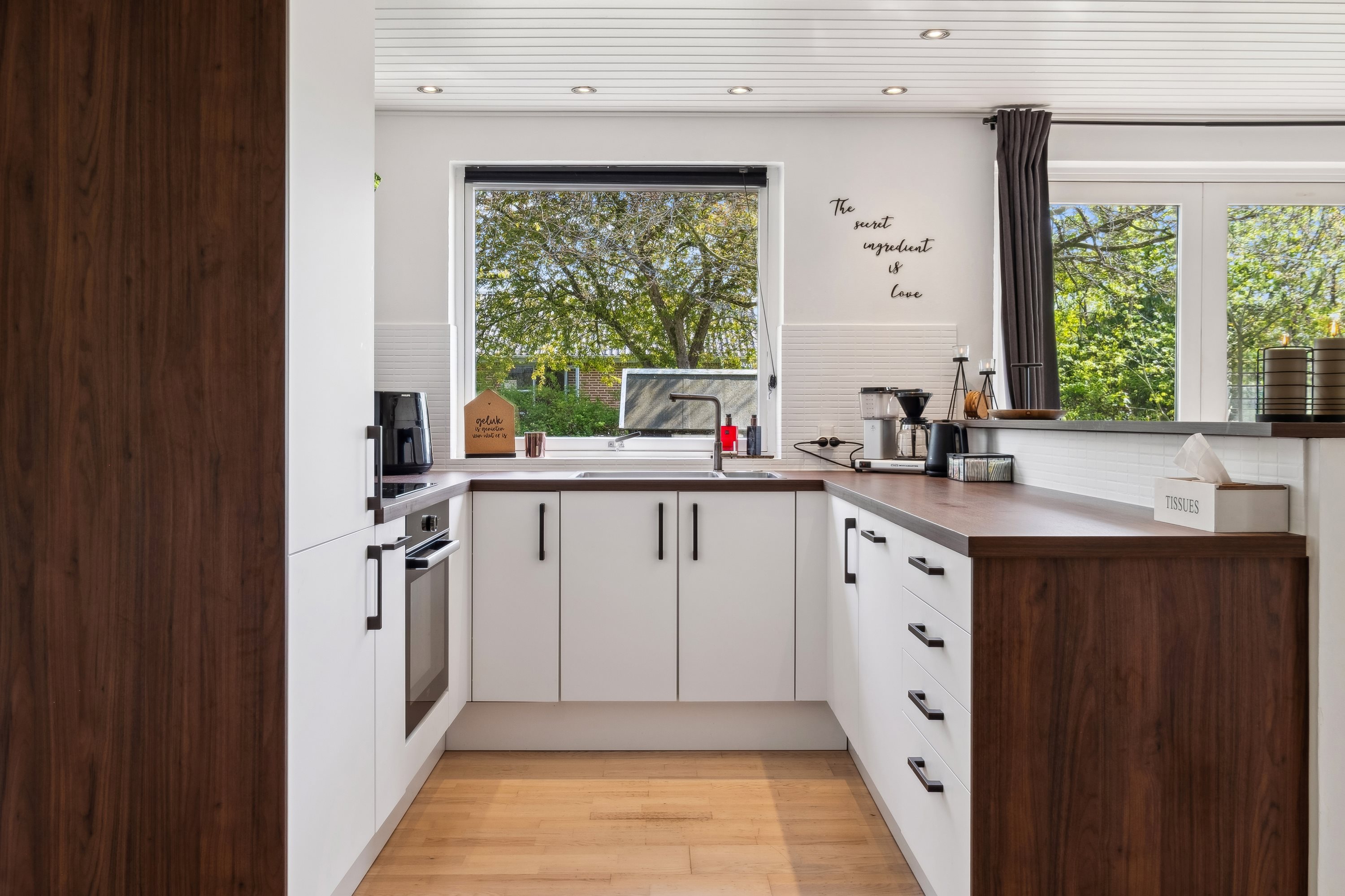 Fremhævet køkken billede i fuldskærmstilstand. Billede af Sogneskellet 26, 8732 Hovedgård