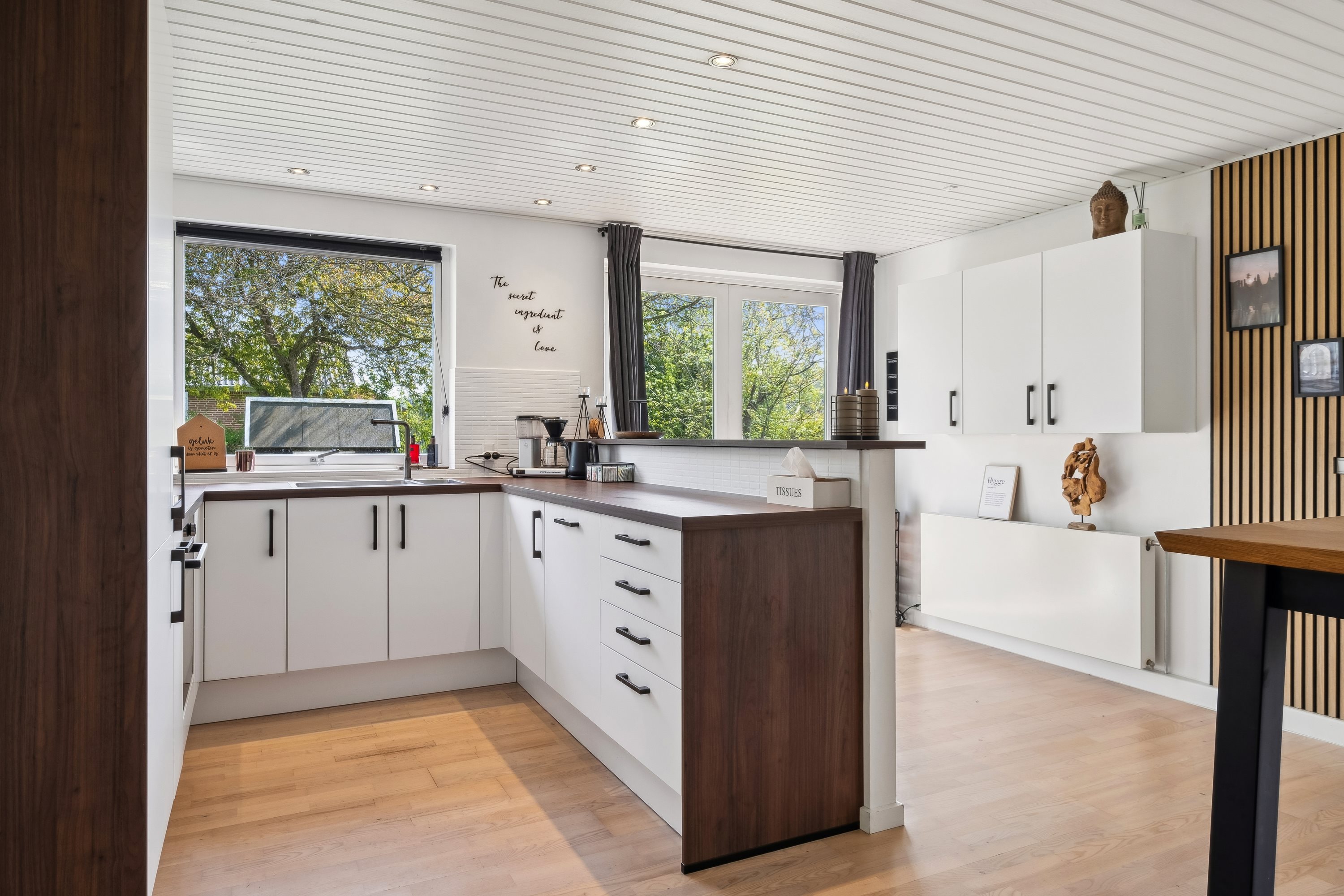 Fremhævet køkken billede i fuldskærmstilstand. Billede af Sogneskellet 26, 8732 Hovedgård