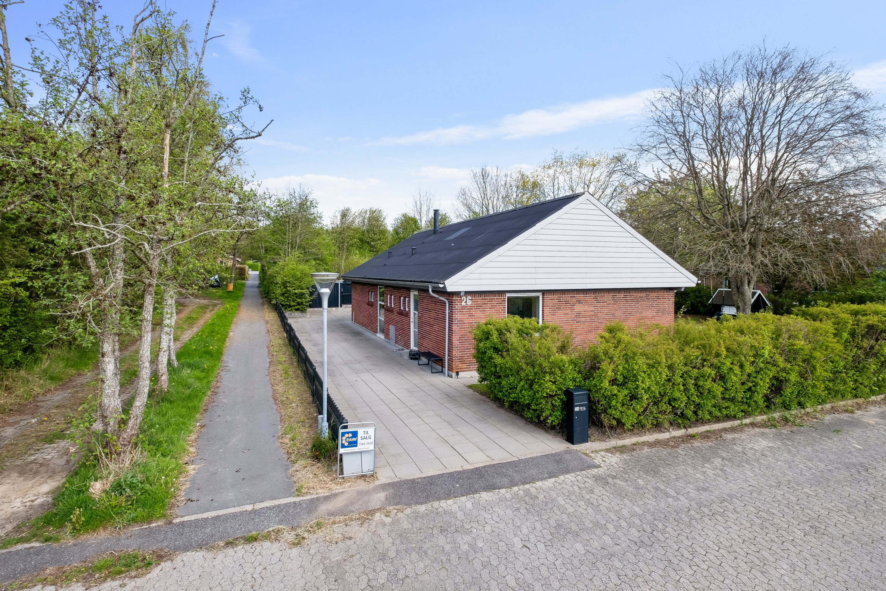 Fremhævet ejendom 1 billede i fuldskærmstilstand. Billede af Sogneskellet 26, 8732 Hovedgård